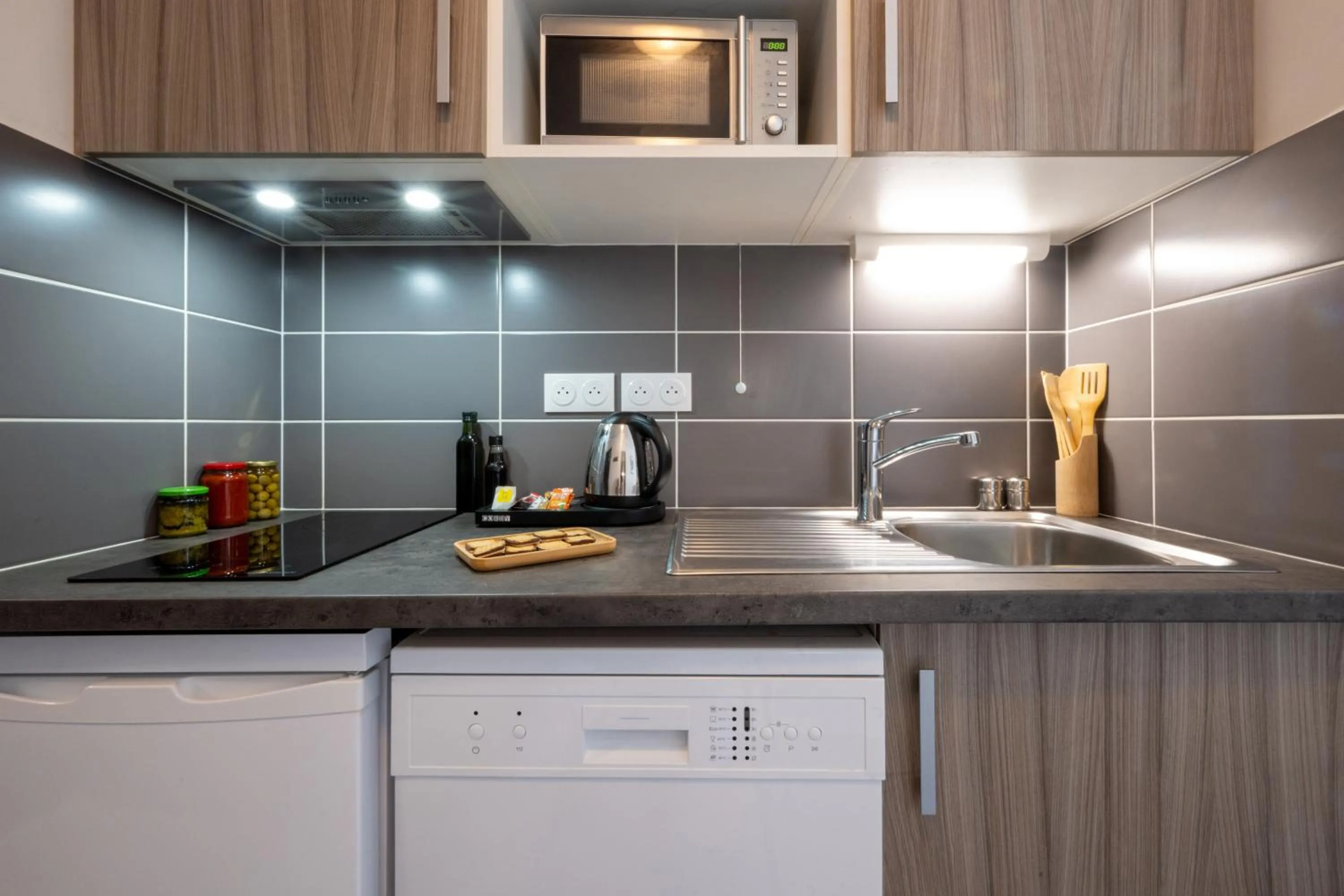 Kitchen or kitchenette in Nemea Appart Hotel Grand Cœur Nancy Centre