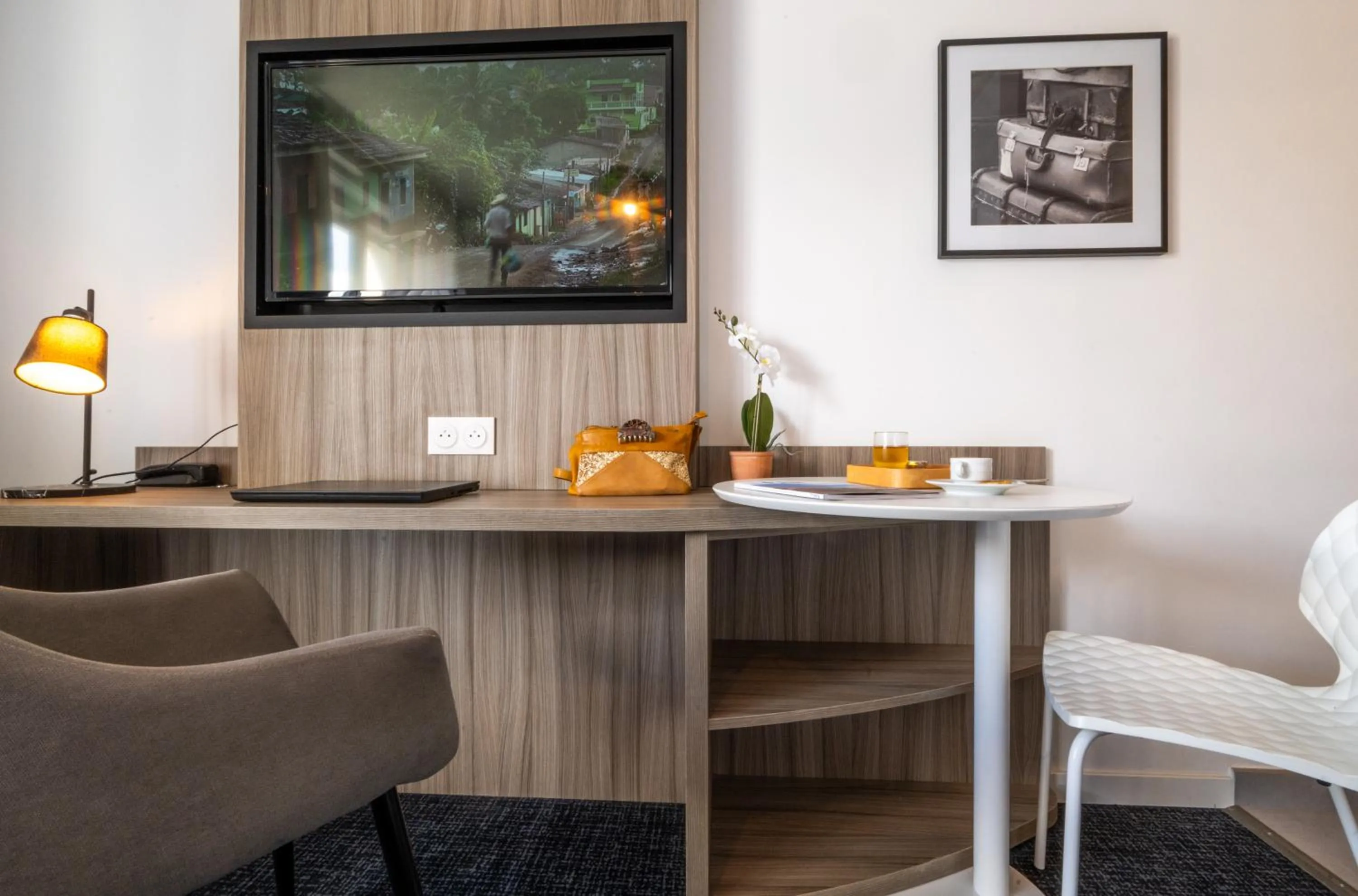Dining area in Nemea Appart Hotel Grand Cœur Nancy Centre