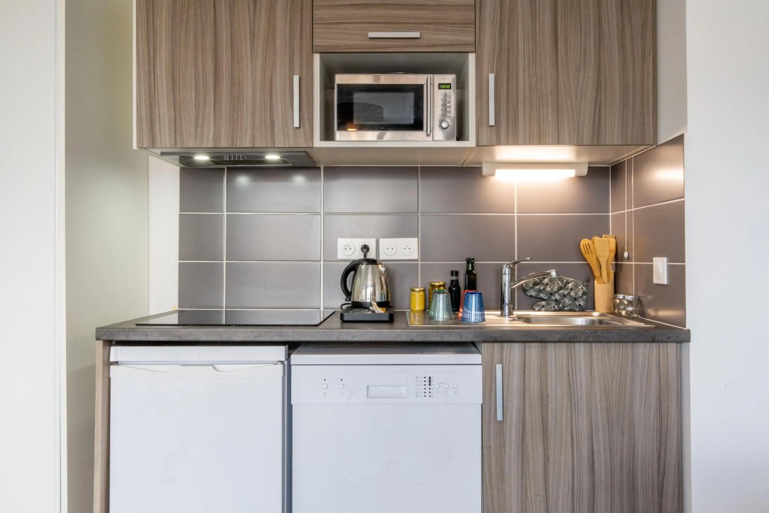 Kitchen or kitchenette in Nemea Appart Hotel Grand Cœur Nancy Centre