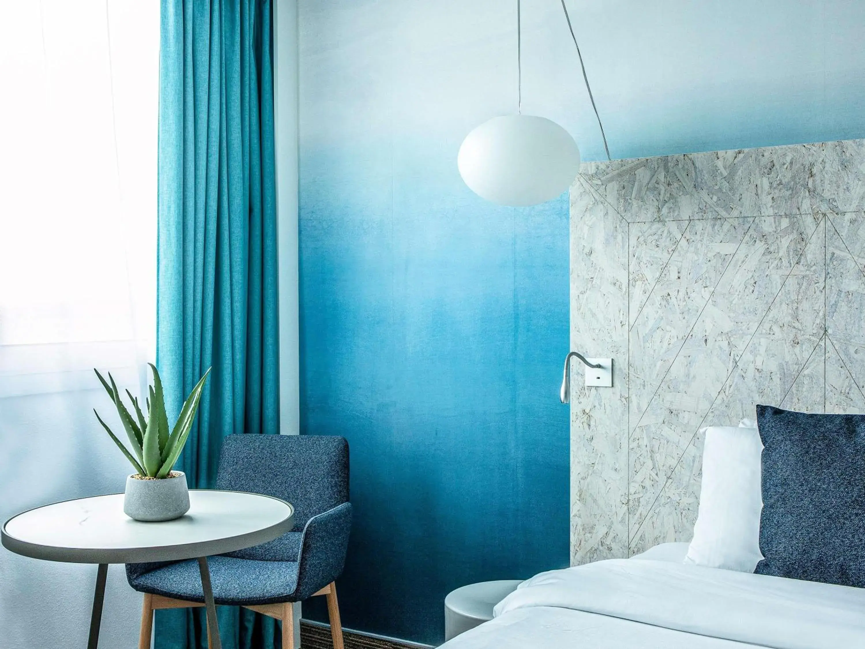 Property building, Bed in Mercure Vannes Le Port Property building, Bed in Mercure Vannes Le Port