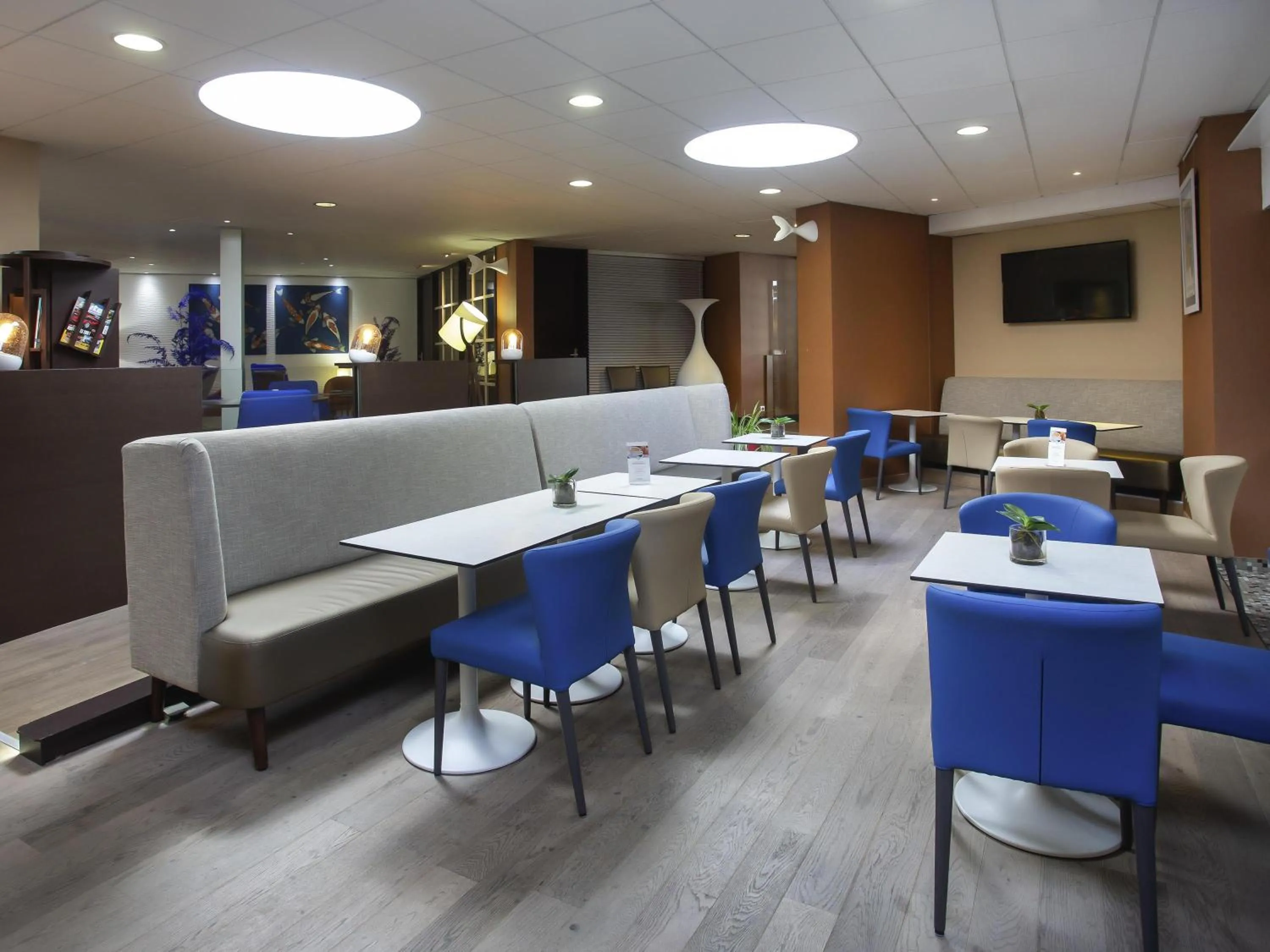Lounge or bar in Mercure Vannes Le Port
