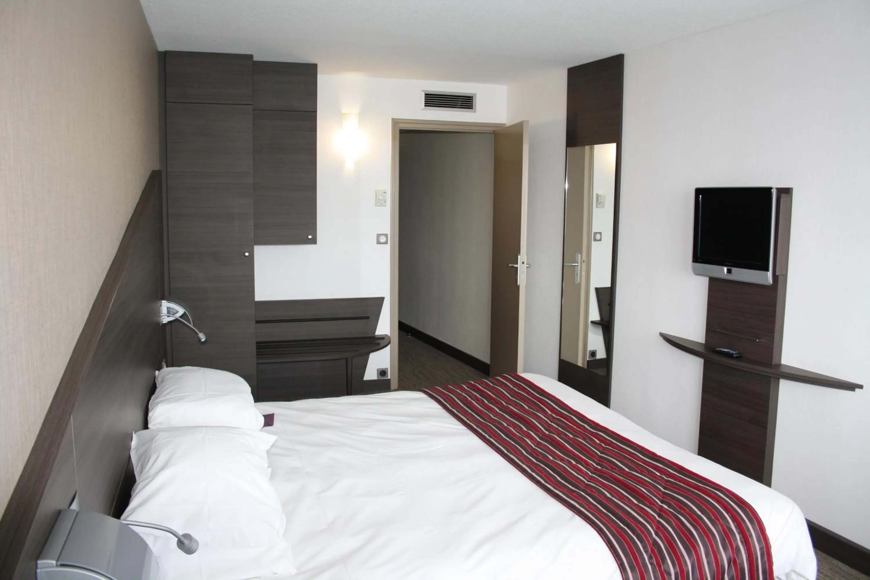 Bed in Mercure Vannes Le Port