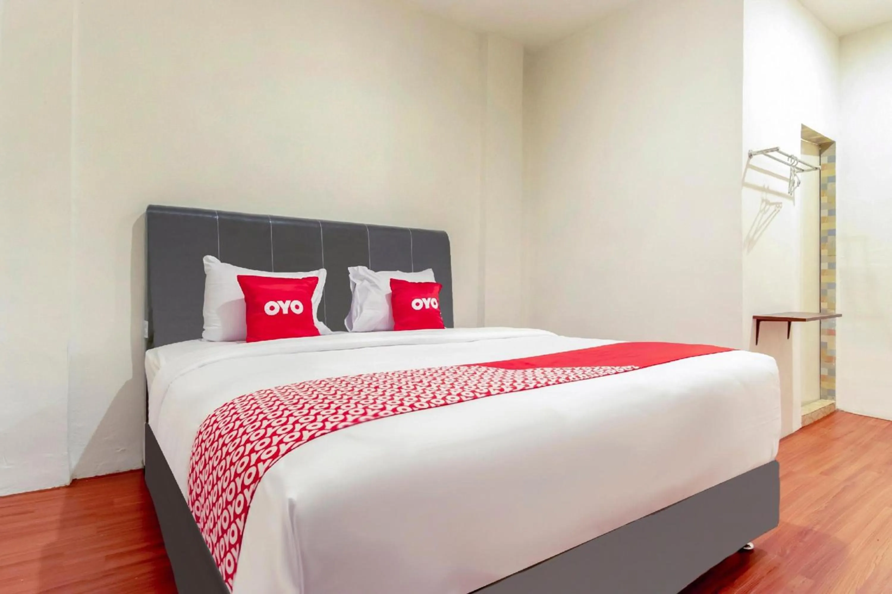 Photo of the whole room, Bed in Collection O Medan City Near Rsud Dr Pirngadi Formerly Tmj Guest House