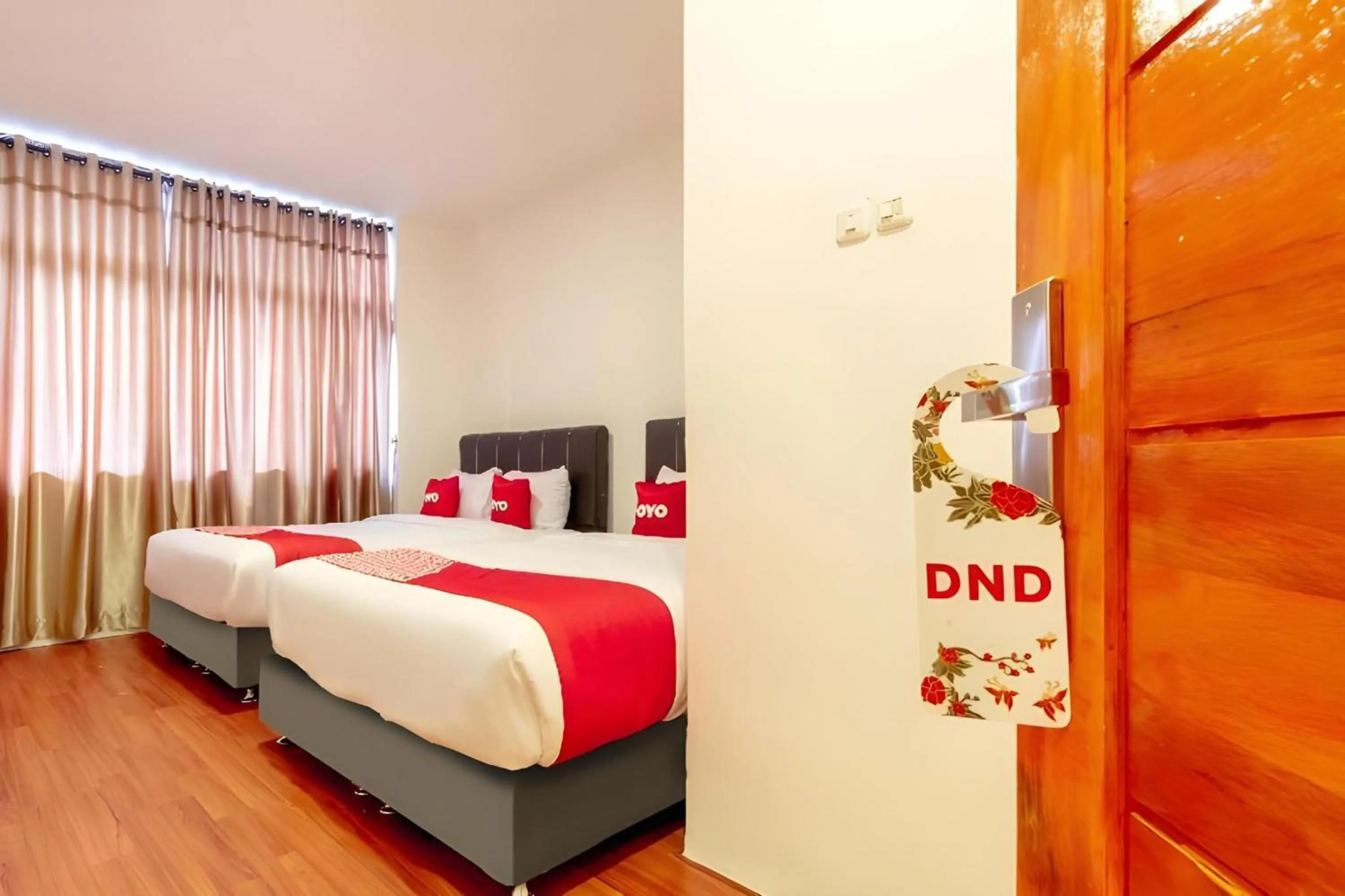 Photo of the whole room, Bed in Collection O Medan City Near Rsud Dr Pirngadi Formerly Tmj Guest House