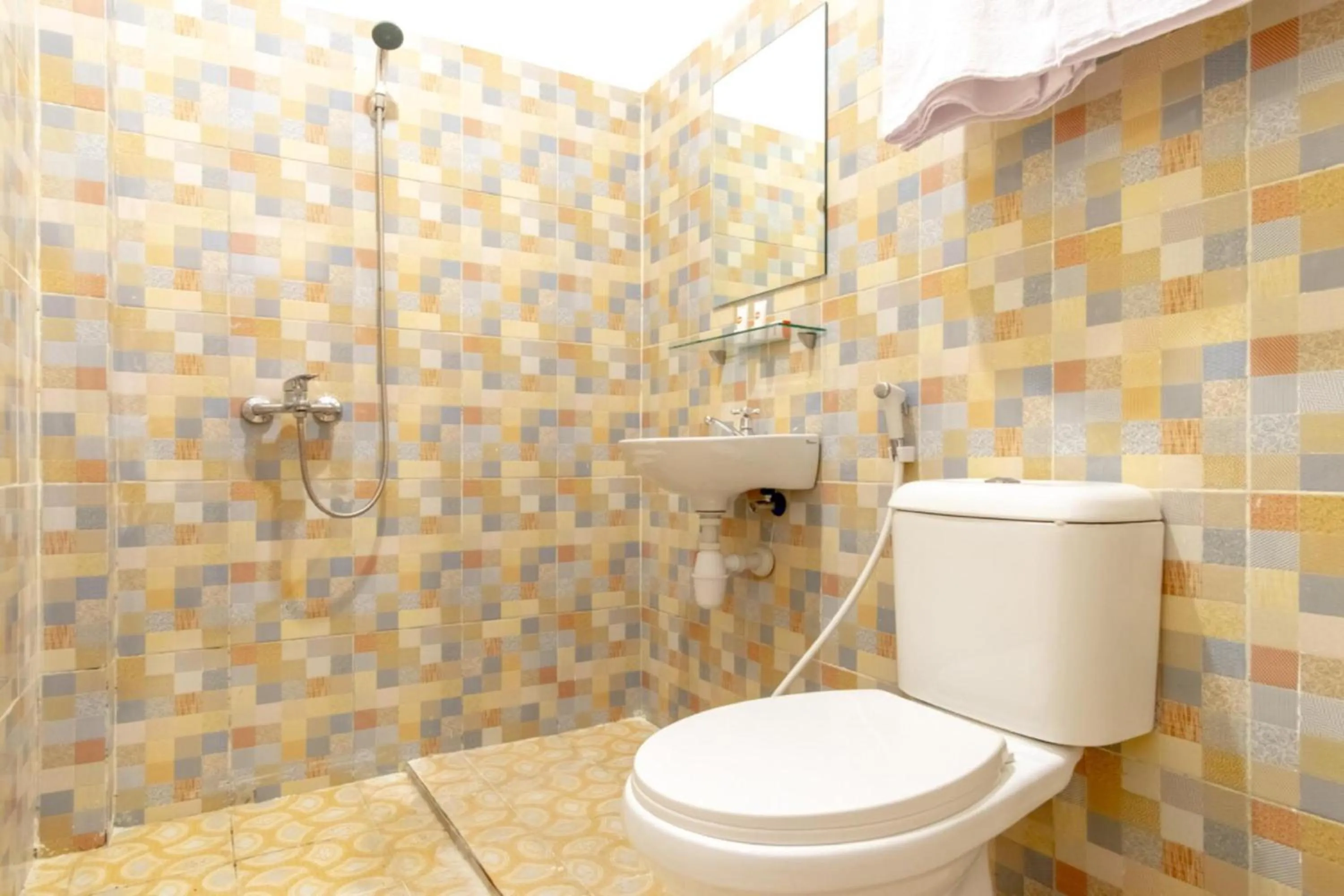 Bathroom in Collection O Medan City Near Rsud Dr Pirngadi Formerly Tmj Guest House