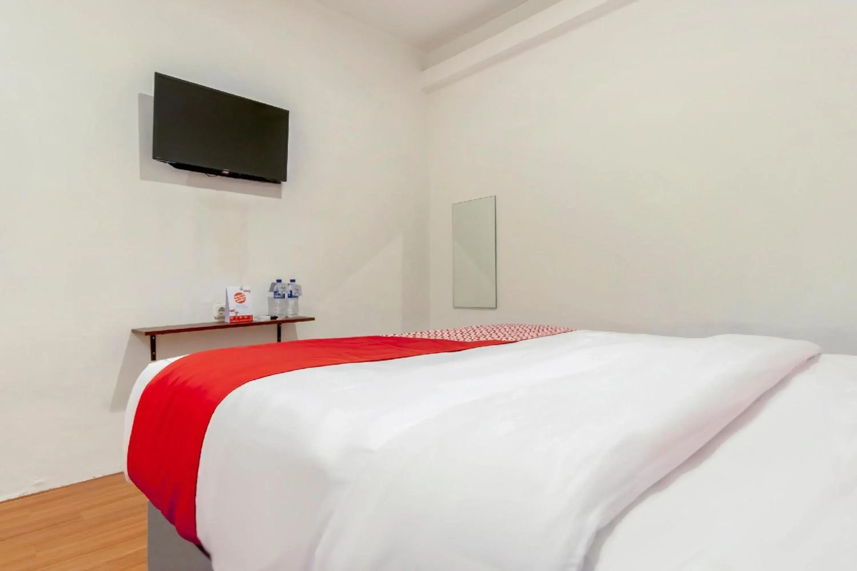 Photo of the whole room, Bed in Collection O Medan City Near Rsud Dr Pirngadi Formerly Tmj Guest House Photo of the whole room, Bed in Collection O Medan City Near Rsud Dr Pirngadi Formerly Tmj Guest House