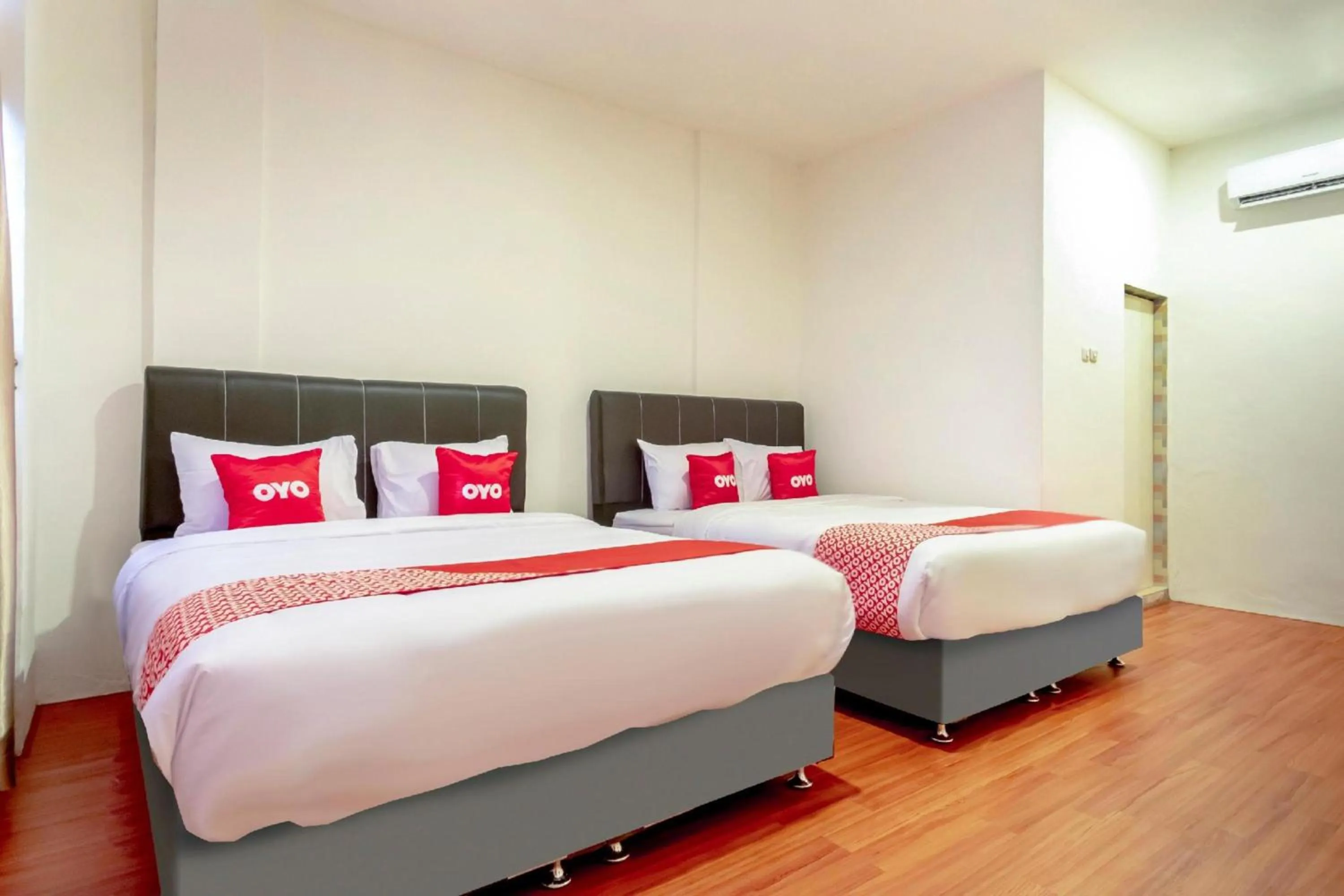 Photo of the whole room, Bed in Collection O Medan City Near Rsud Dr Pirngadi Formerly Tmj Guest House