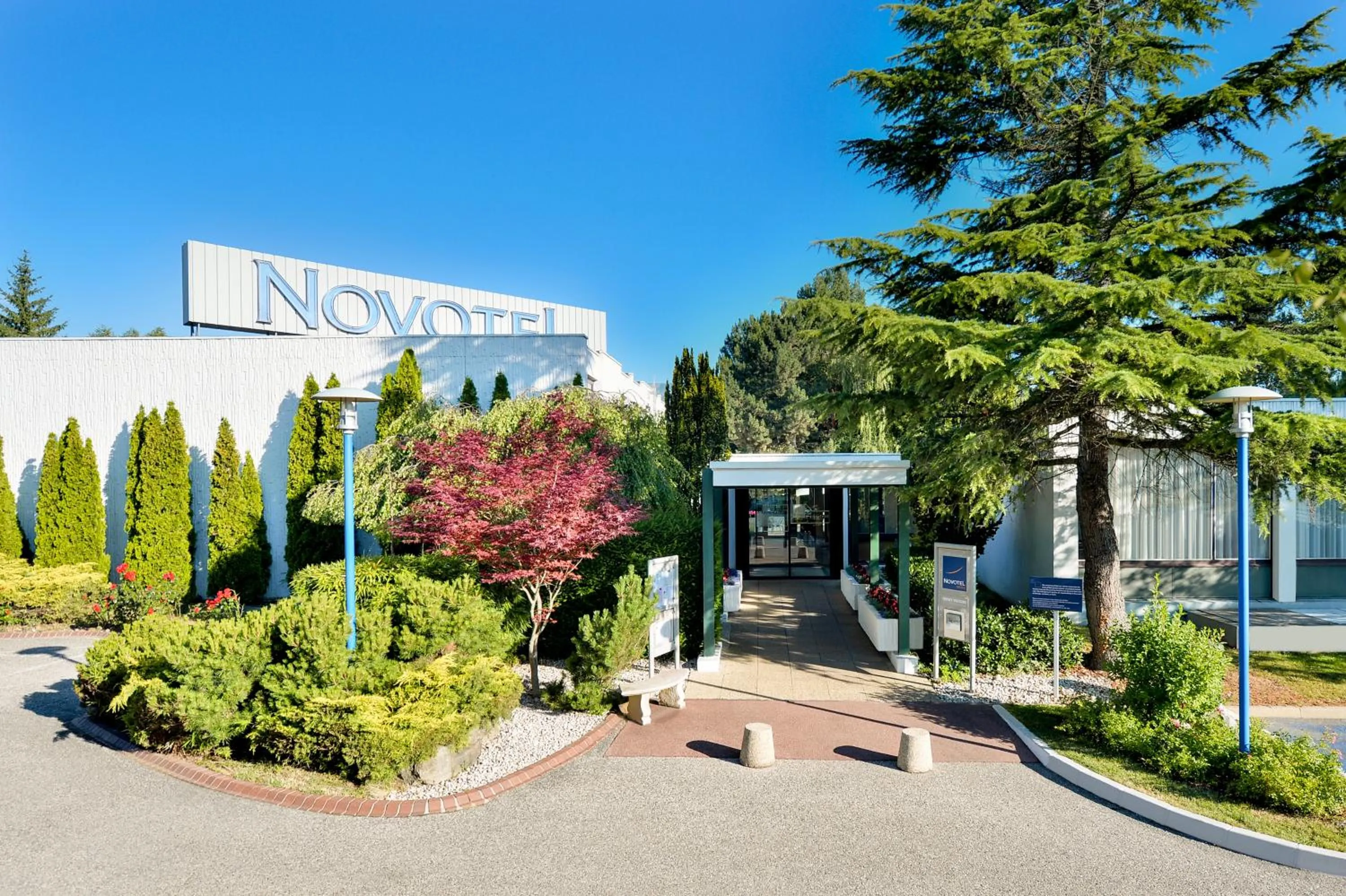 Facade/entrance, Property Building in Novotel Genève Aéroport France