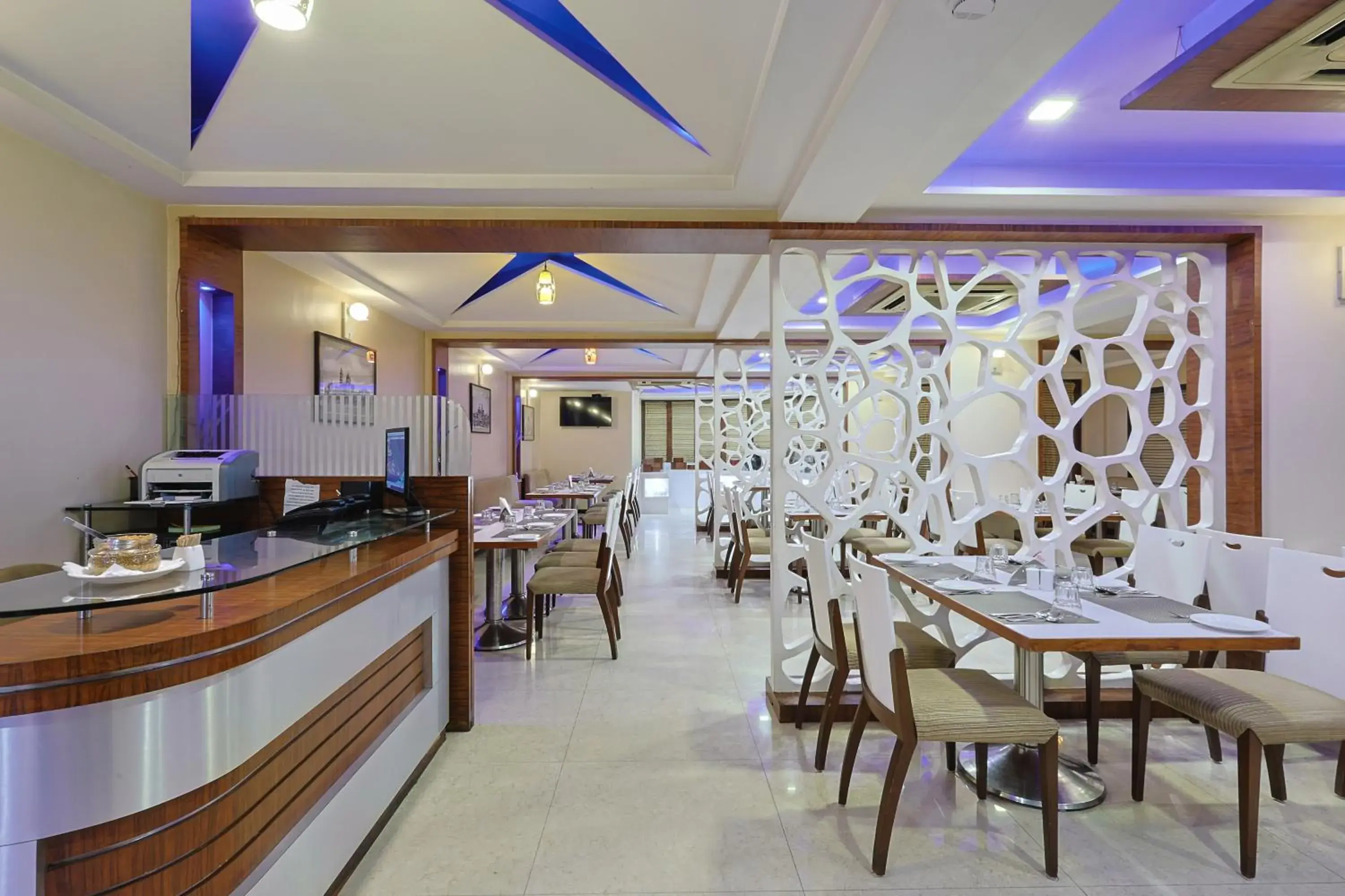 Restaurant/places to eat in Hotel President Restaurant/places to eat in Hotel President