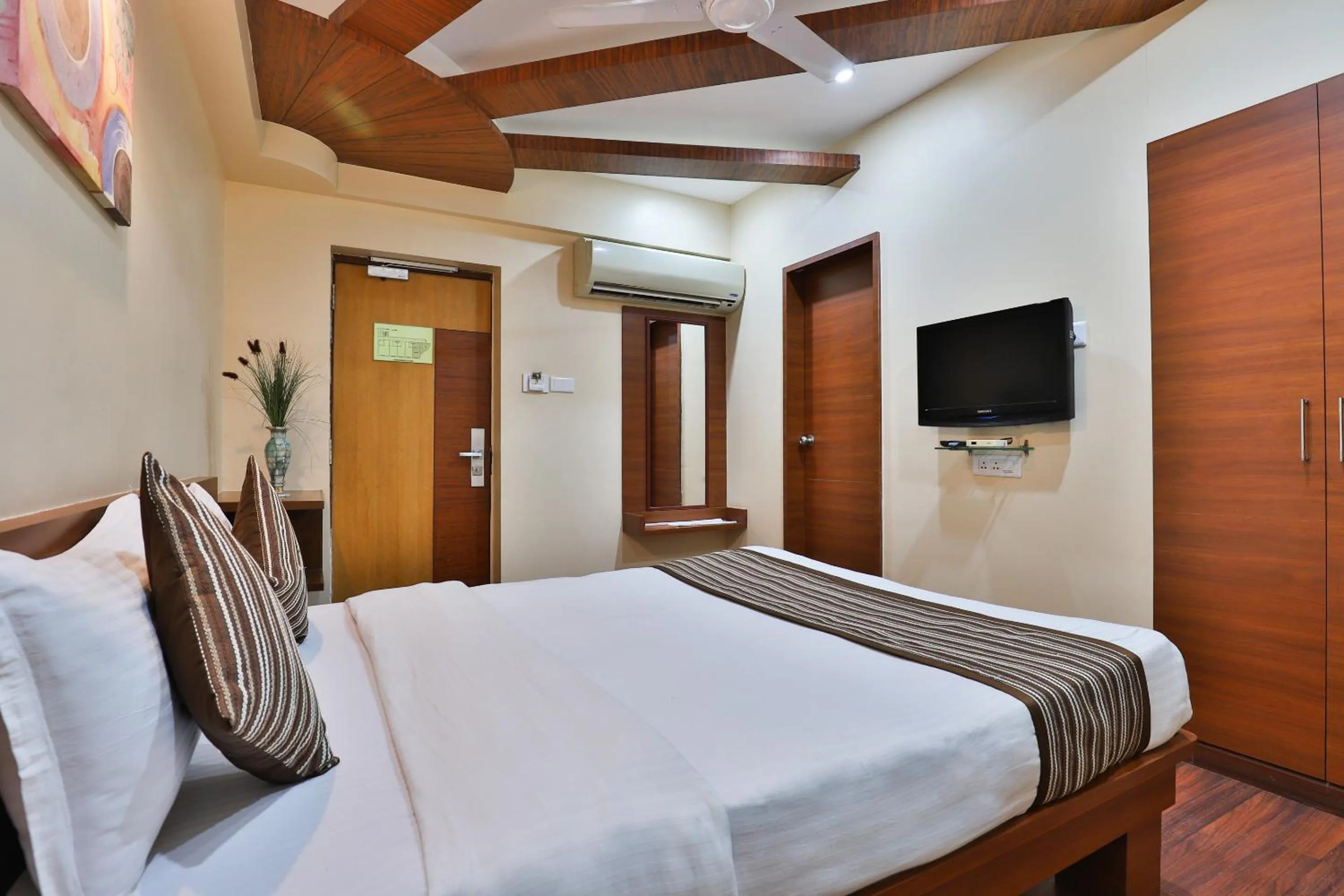 Photo of the whole room, Bed in Hotel President