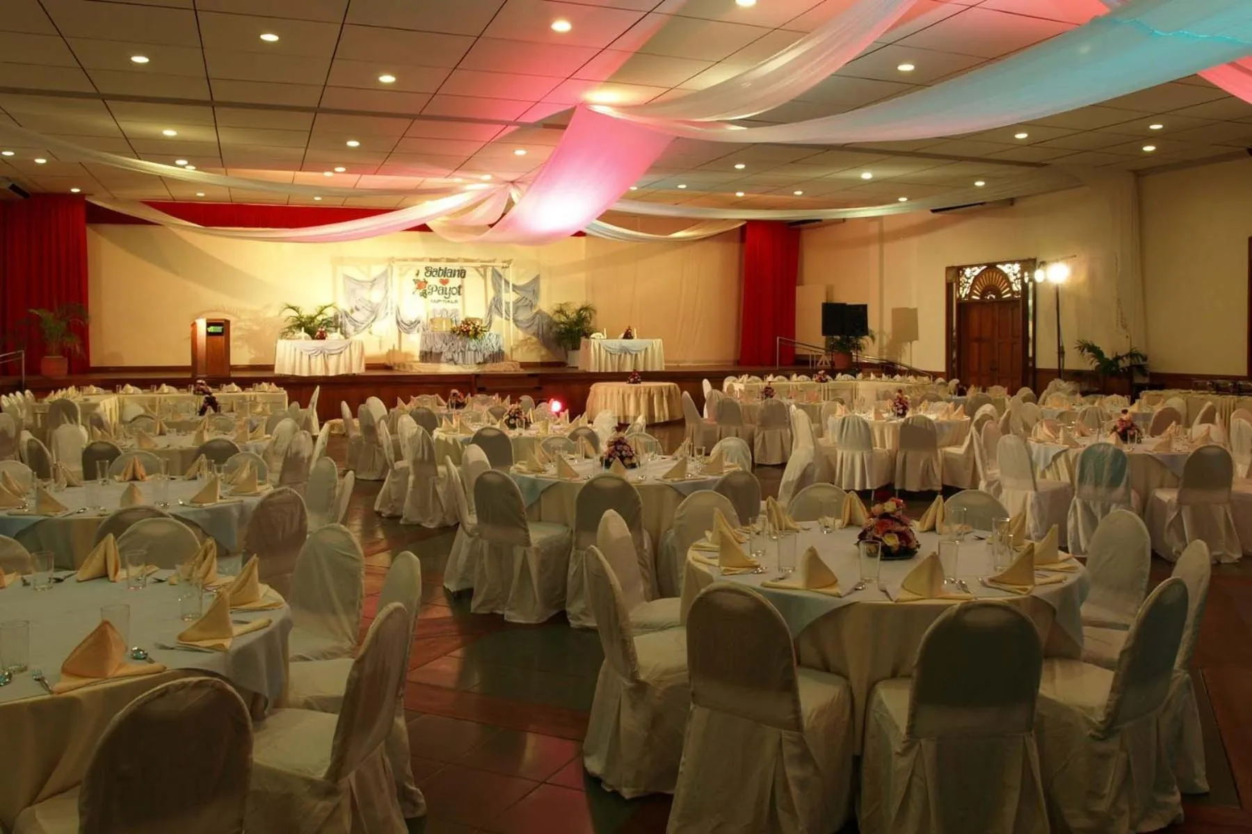Banquet/Function facilities in Almont Inland Resort