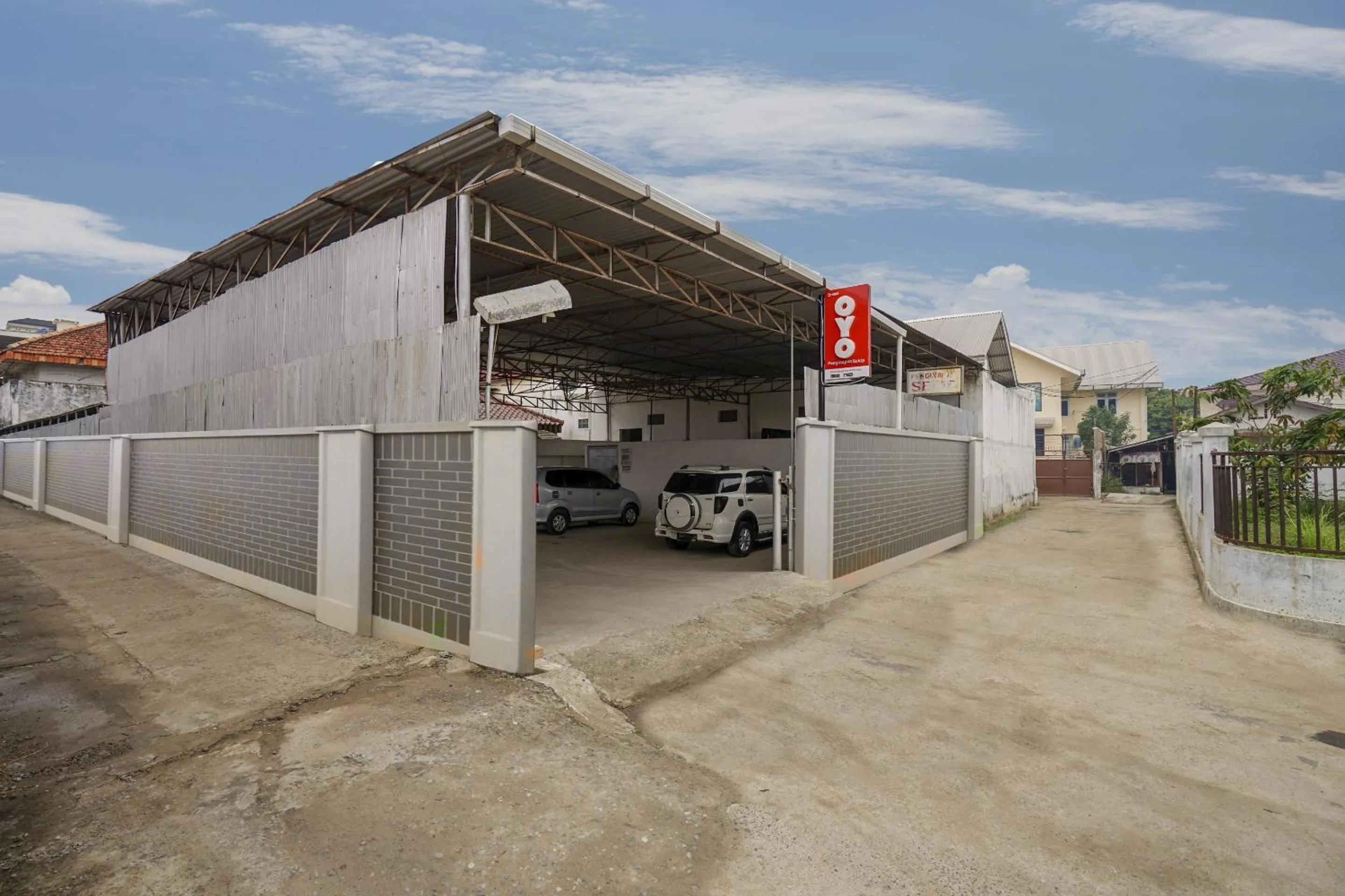 Facade/entrance in SUPER OYO 1868 Penginapan Sekip