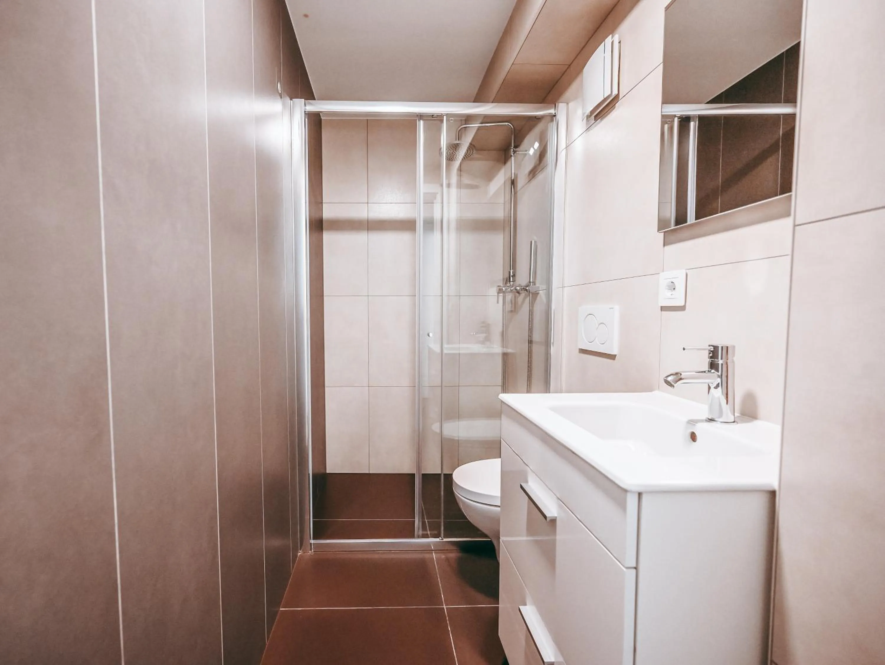 Shower in Wake Up Esch City