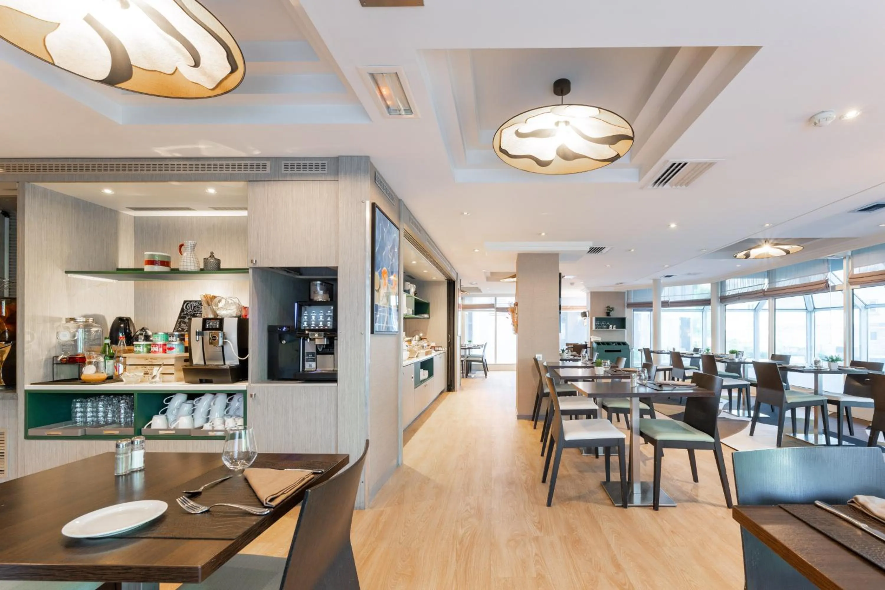 Restaurant/places to eat in Mercure Grenoble Centre Porte des Alpes