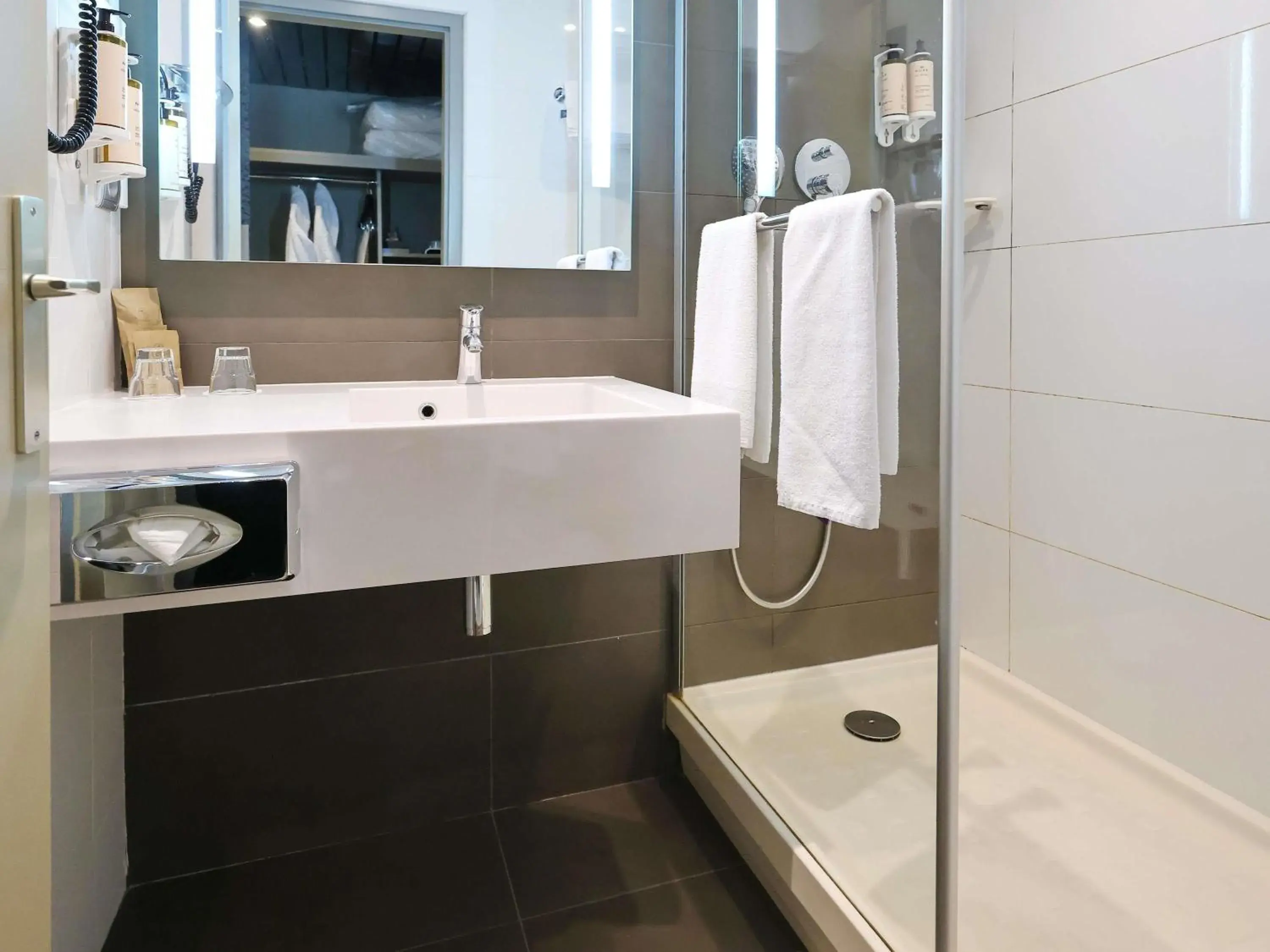 Bedroom in Mercure Grenoble Centre Porte des Alpes Bedroom in Mercure Grenoble Centre Porte des Alpes