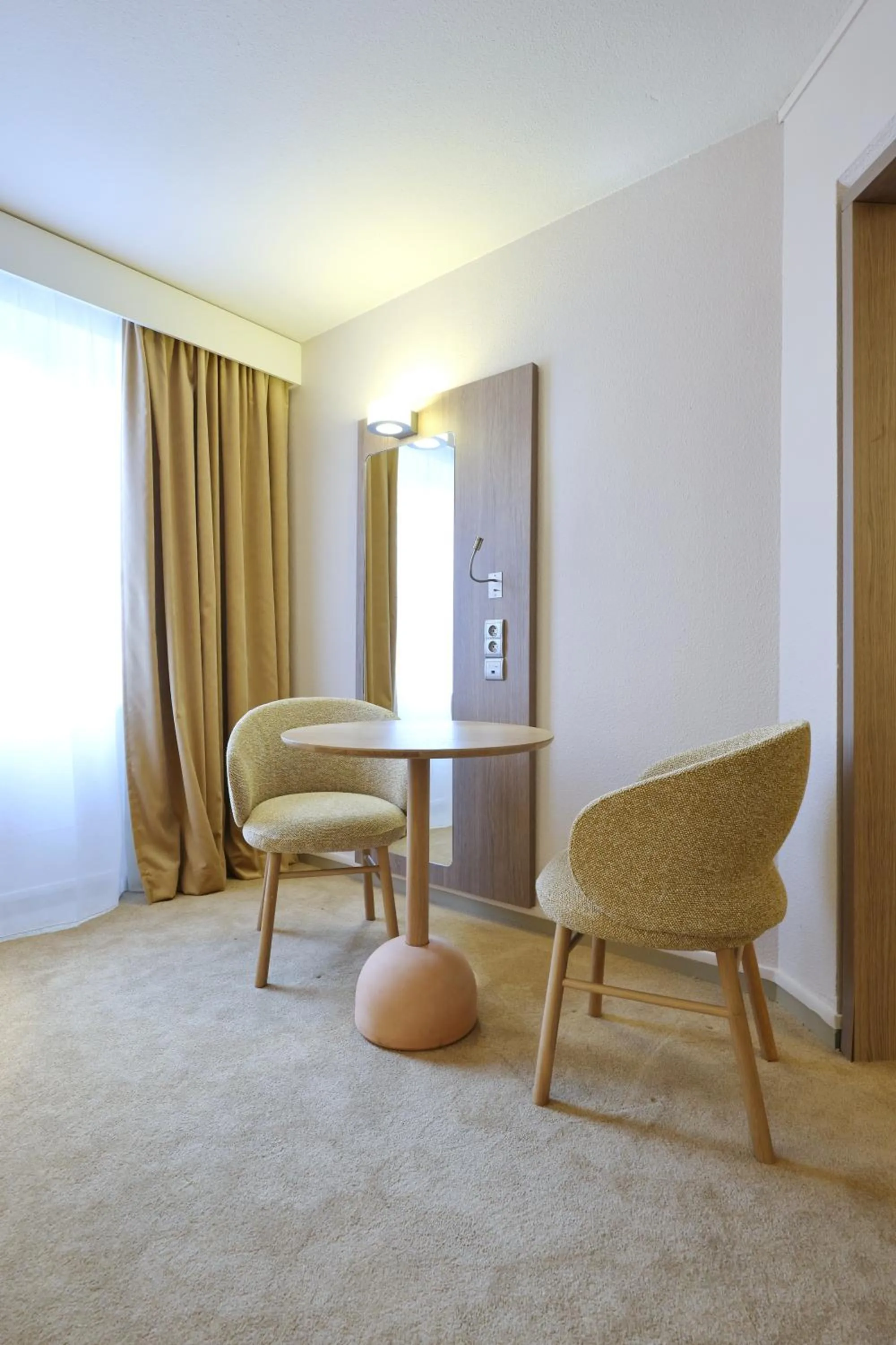 Living room in Mercure Grenoble Centre Porte des Alpes