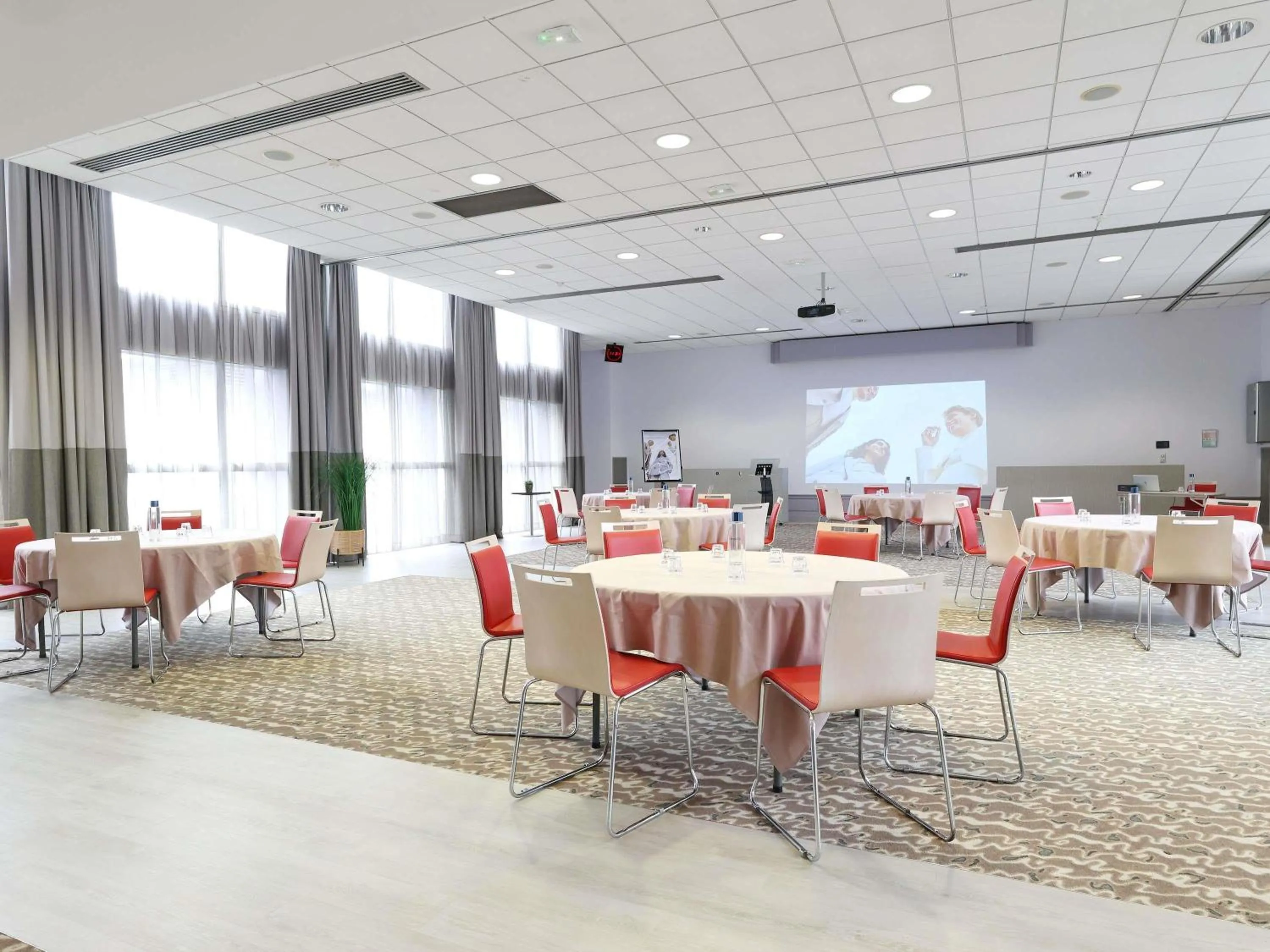 Meeting/conference room in Mercure Grenoble Centre Porte des Alpes