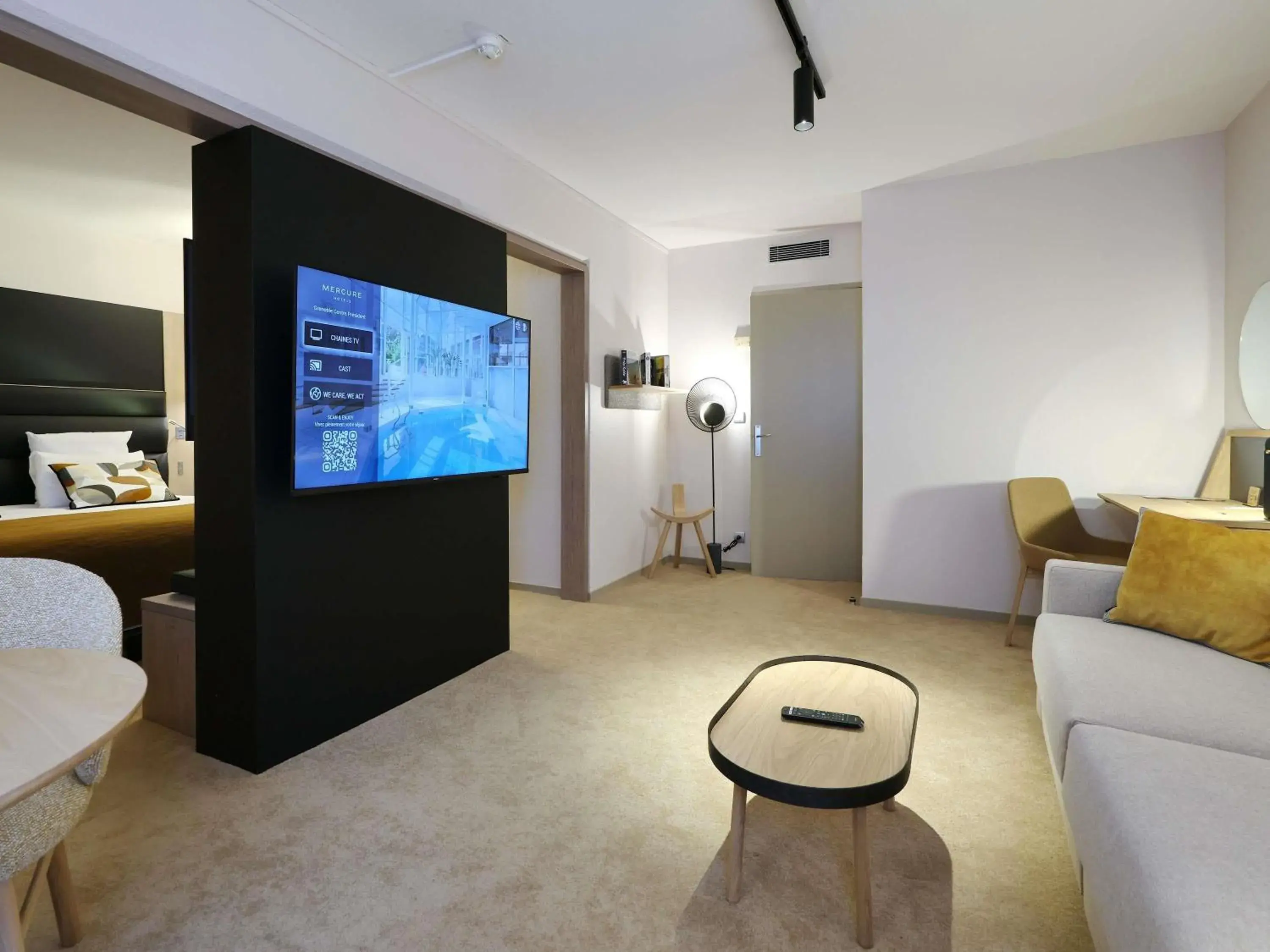 Bedroom in Mercure Grenoble Centre Porte des Alpes Bedroom in Mercure Grenoble Centre Porte des Alpes