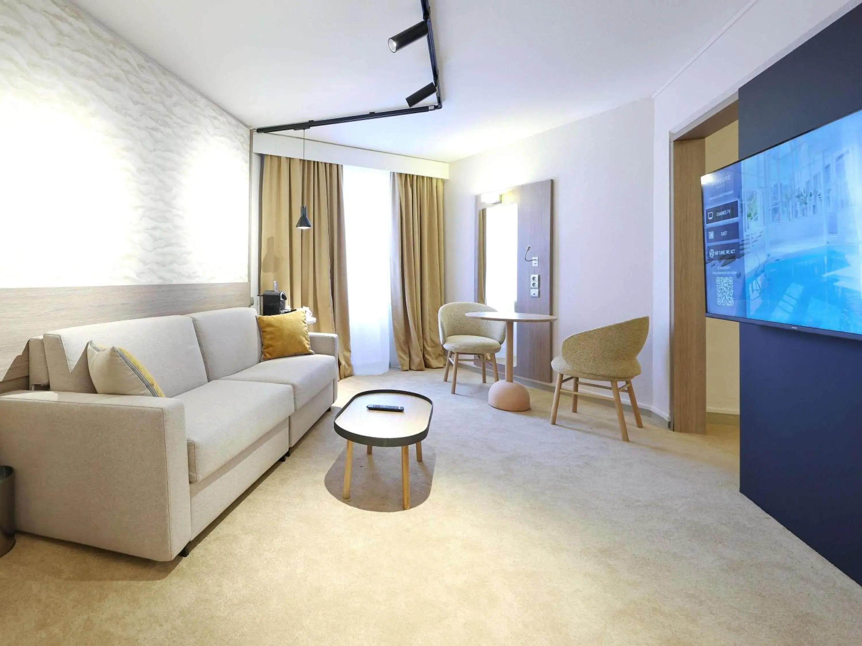 Bedroom in Mercure Grenoble Centre Porte des Alpes Bedroom in Mercure Grenoble Centre Porte des Alpes