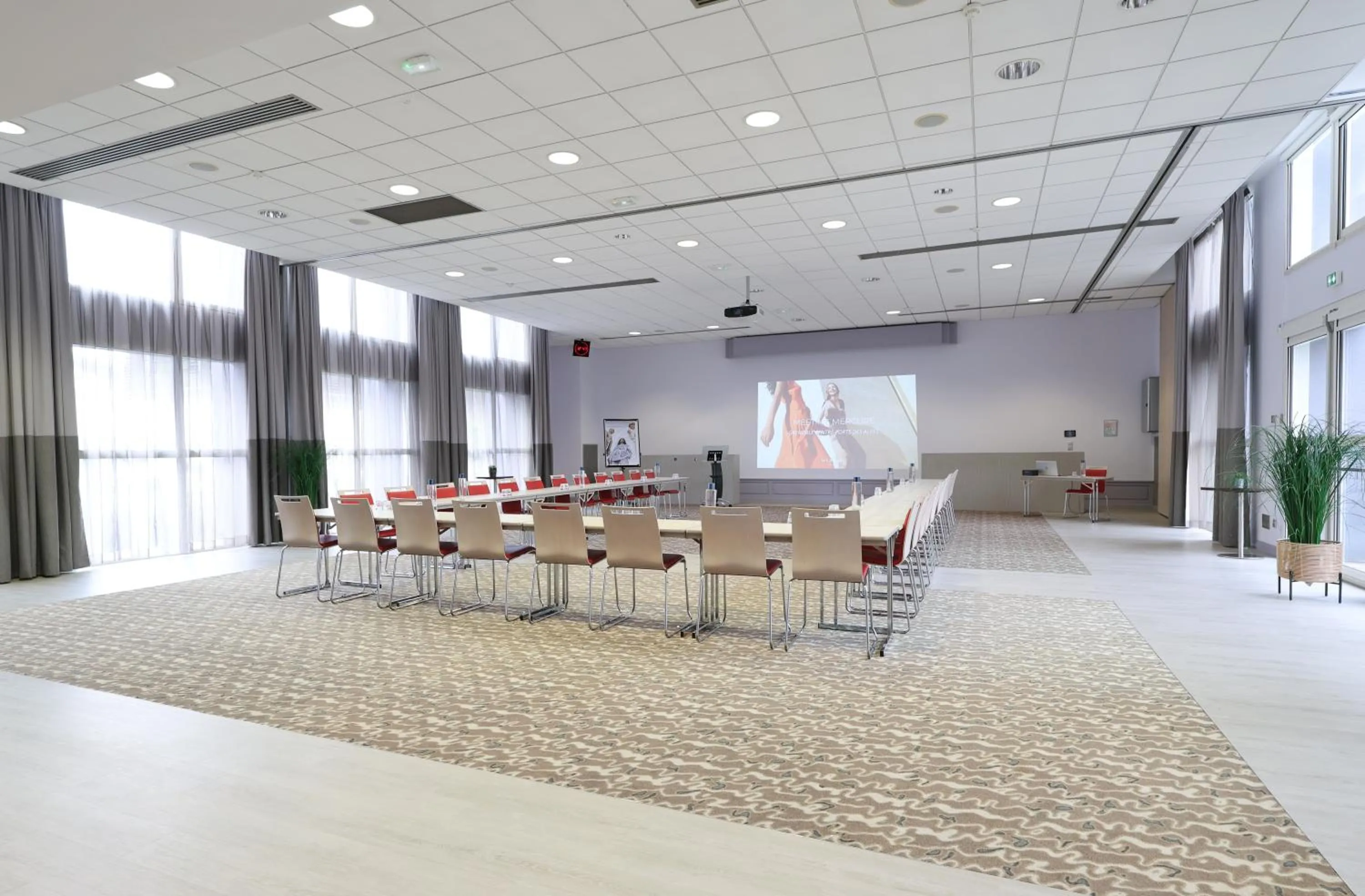 Meeting/conference room in Mercure Grenoble Centre Porte des Alpes