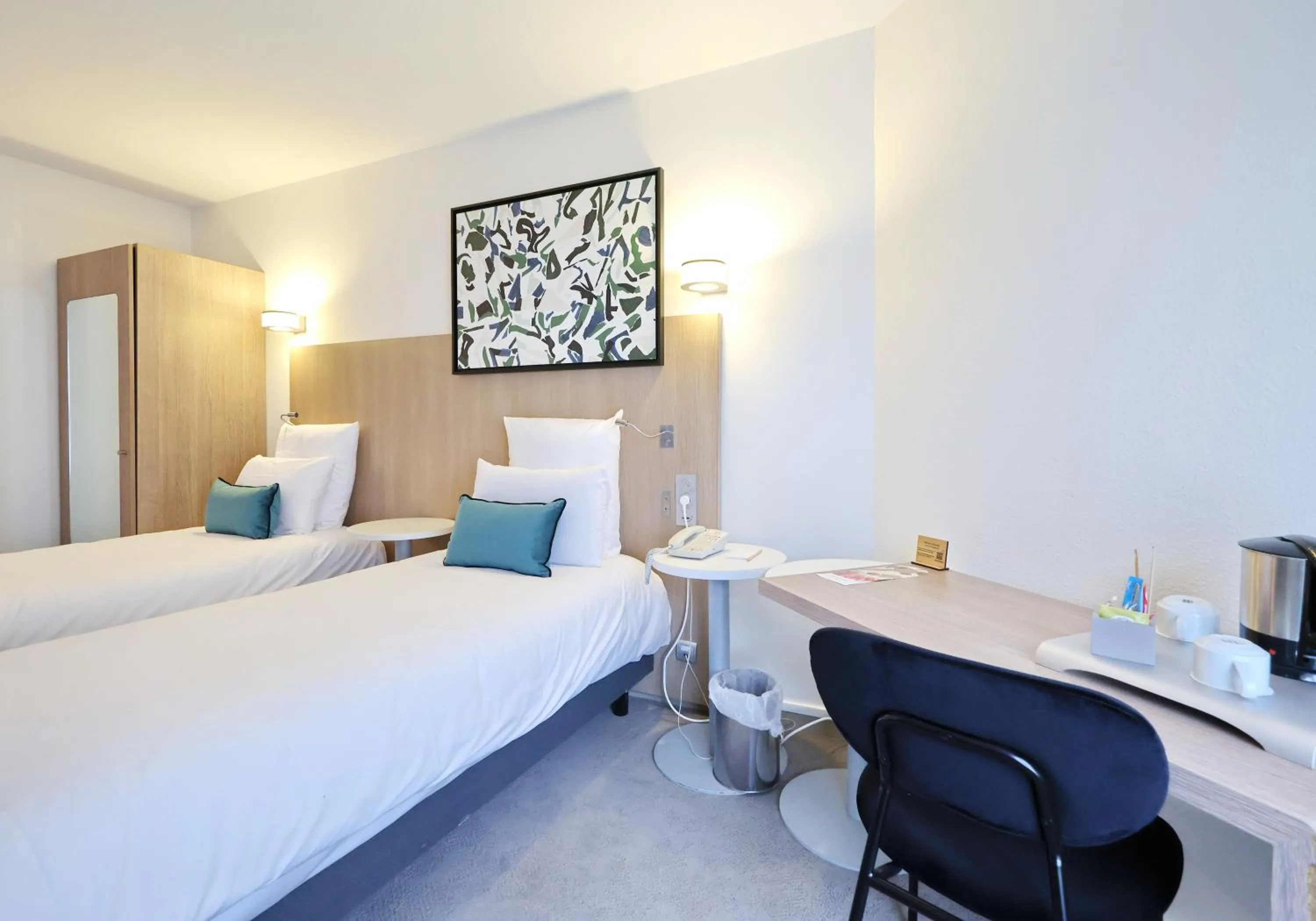 Photo of the whole room, Bed in Mercure Grenoble Centre Porte des Alpes