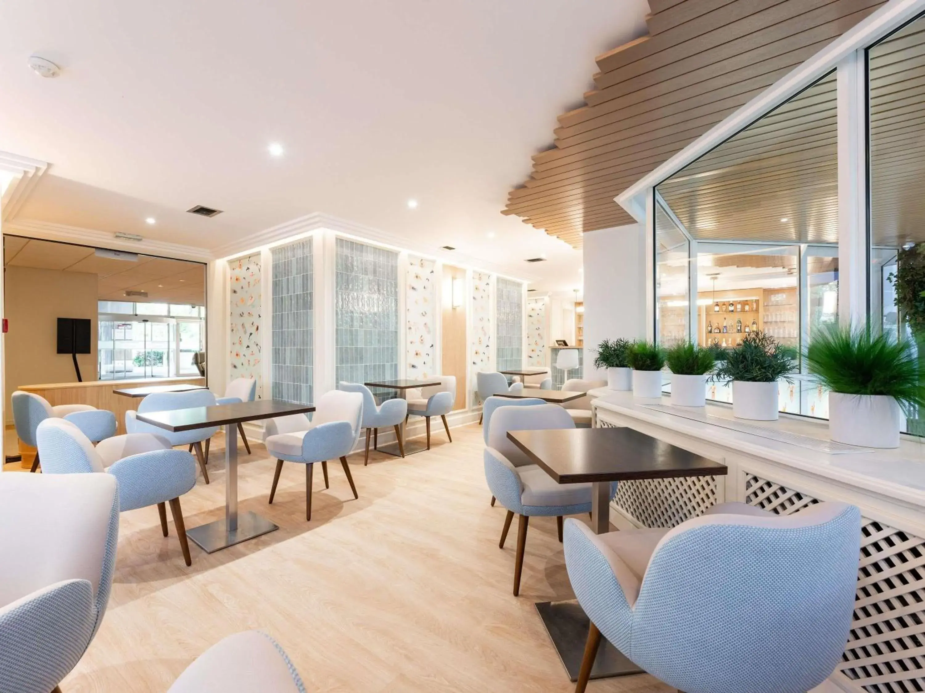 Lounge or bar in Mercure Grenoble Centre Porte des Alpes Lounge or bar in Mercure Grenoble Centre Porte des Alpes