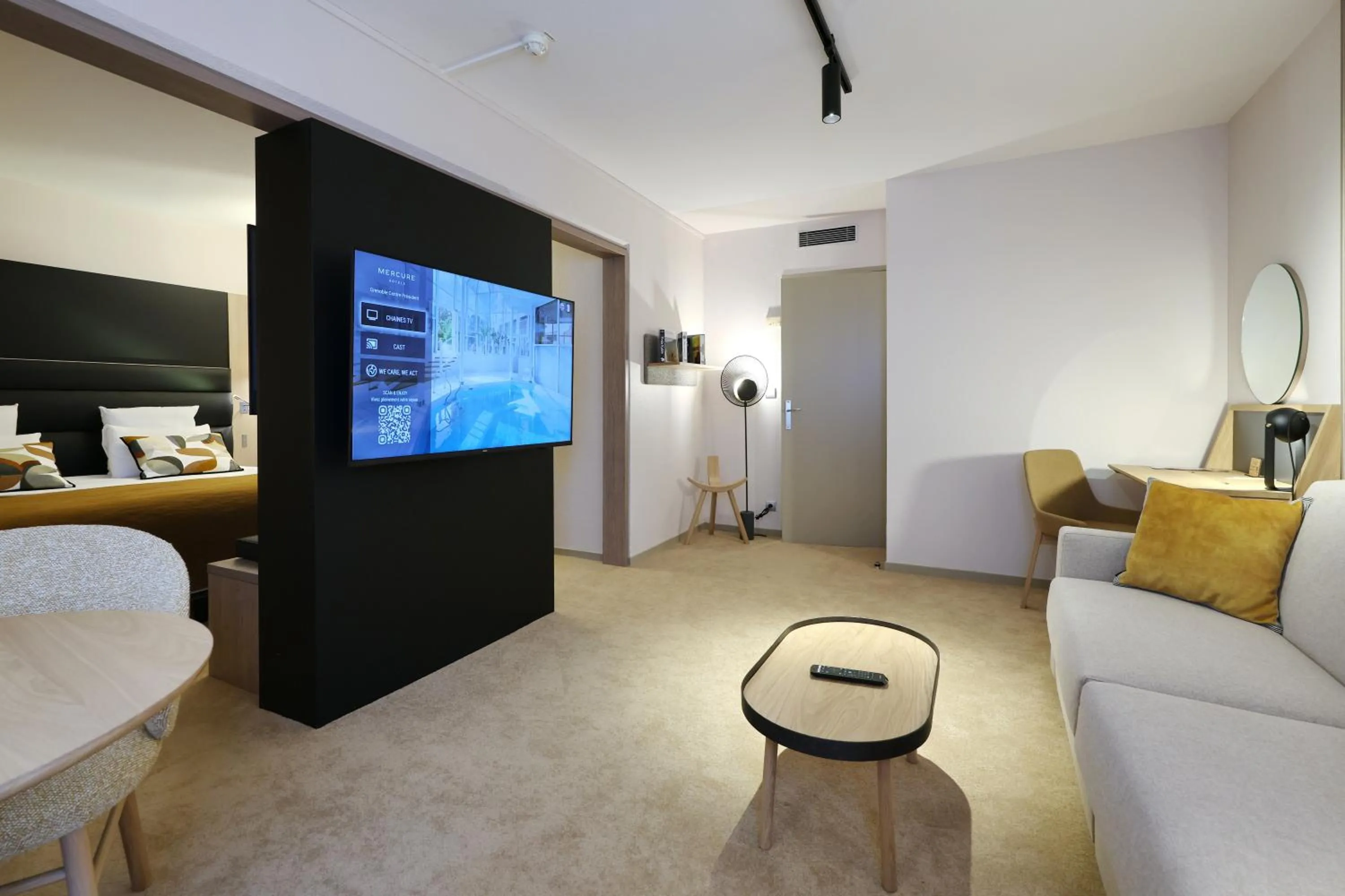 TV and multimedia in Mercure Grenoble Centre Porte des Alpes