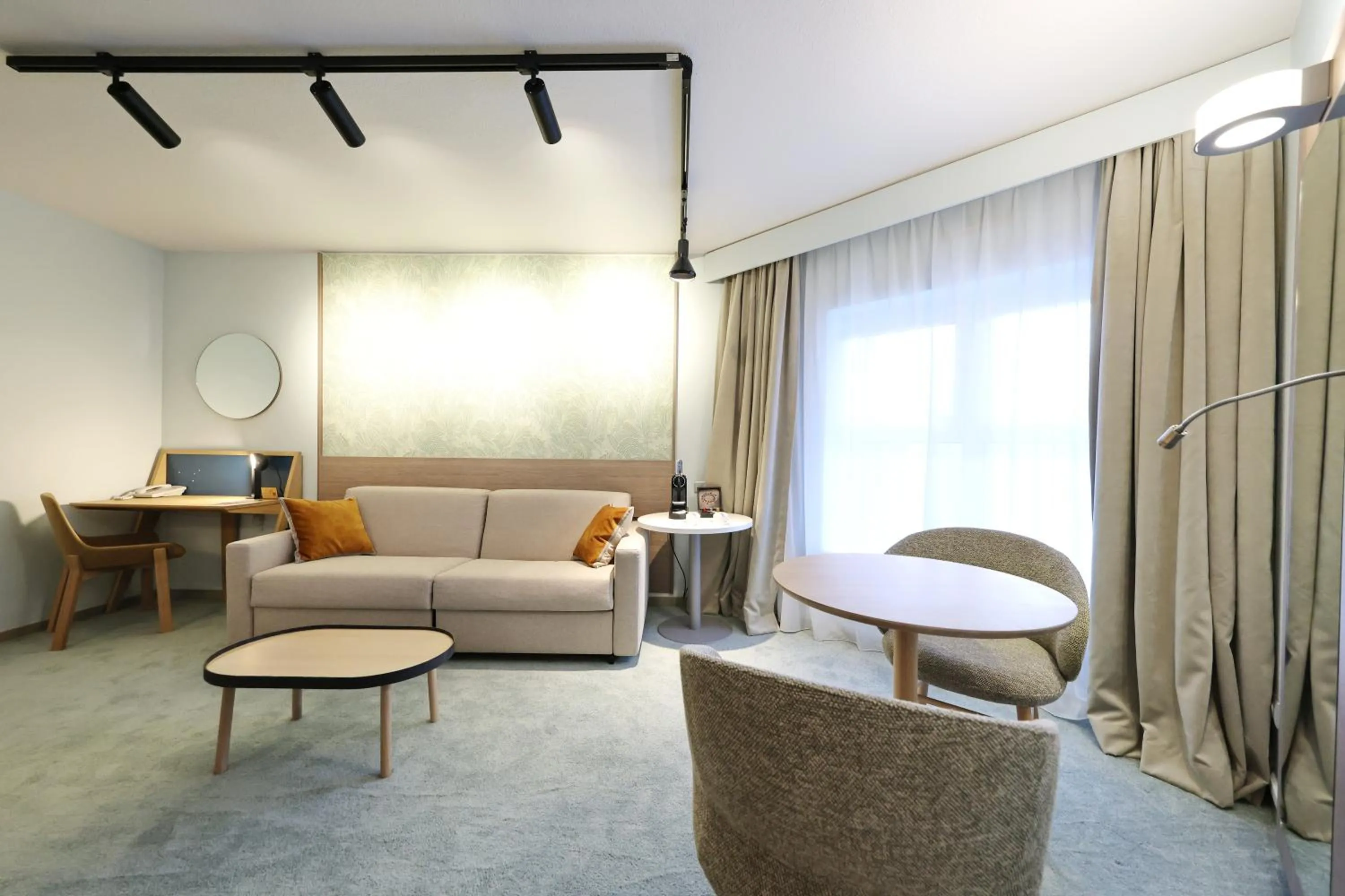 Living room in Mercure Grenoble Centre Porte des Alpes