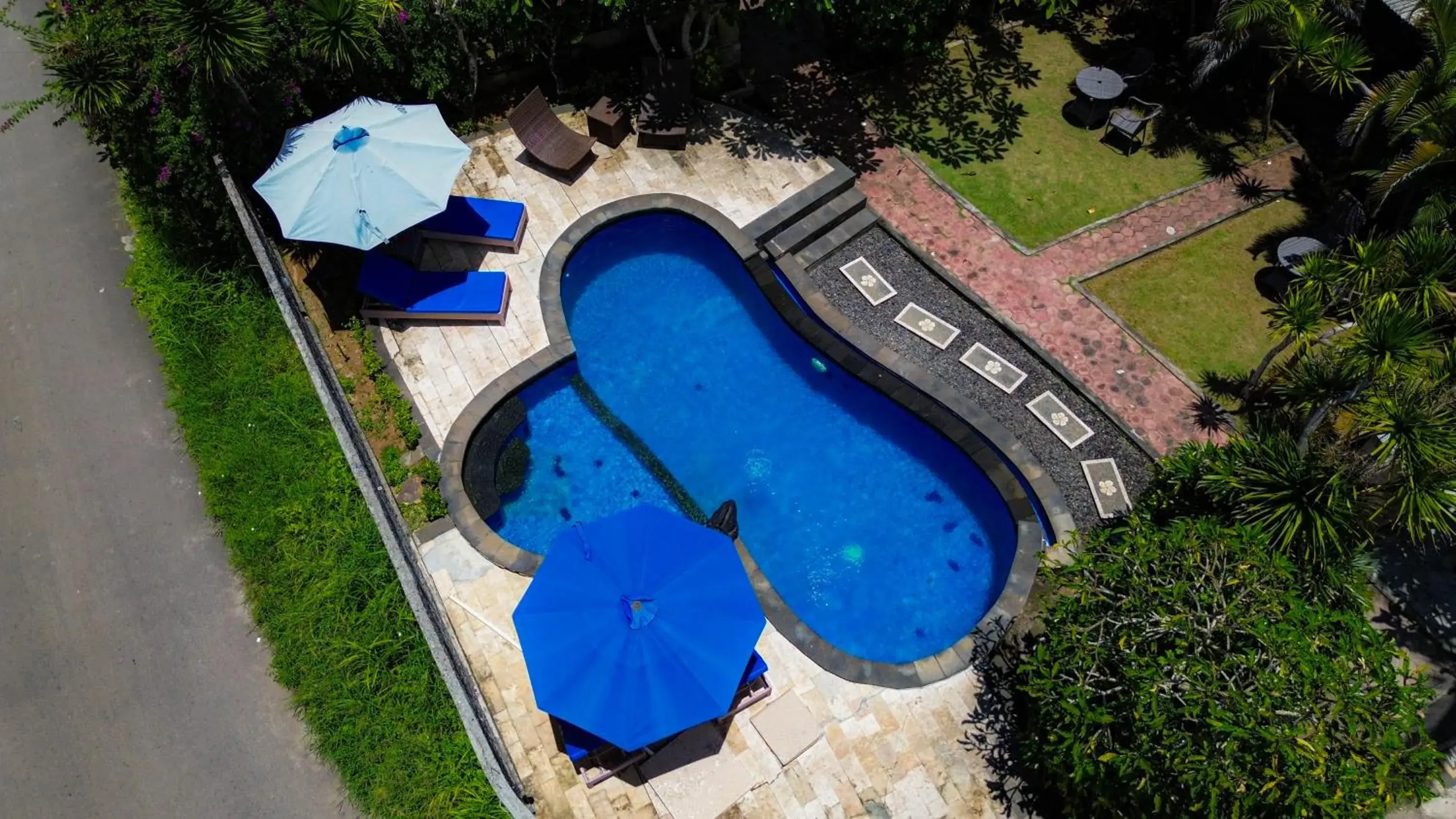 Swimming pool in Abian Huts Dream Beach Lembongan Swimming pool in Abian Huts Dream Beach Lembongan