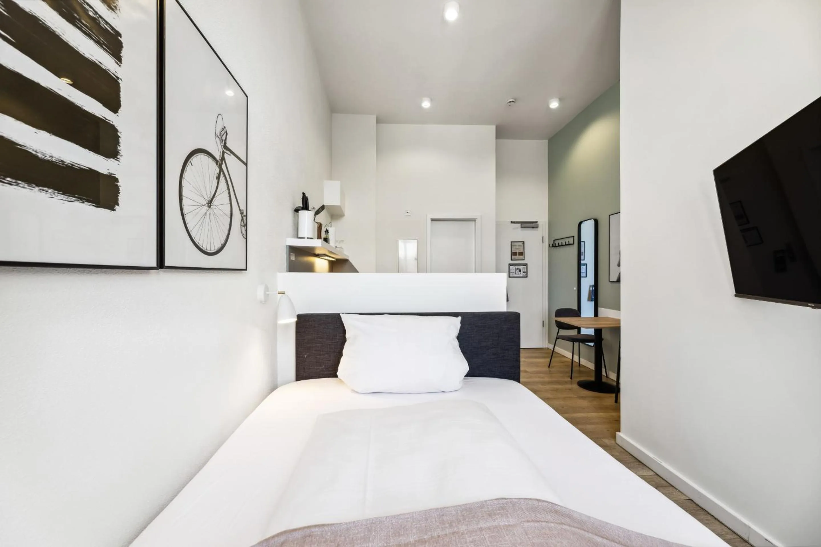 Bed in Limehome Bamberg Maximiliansplatz