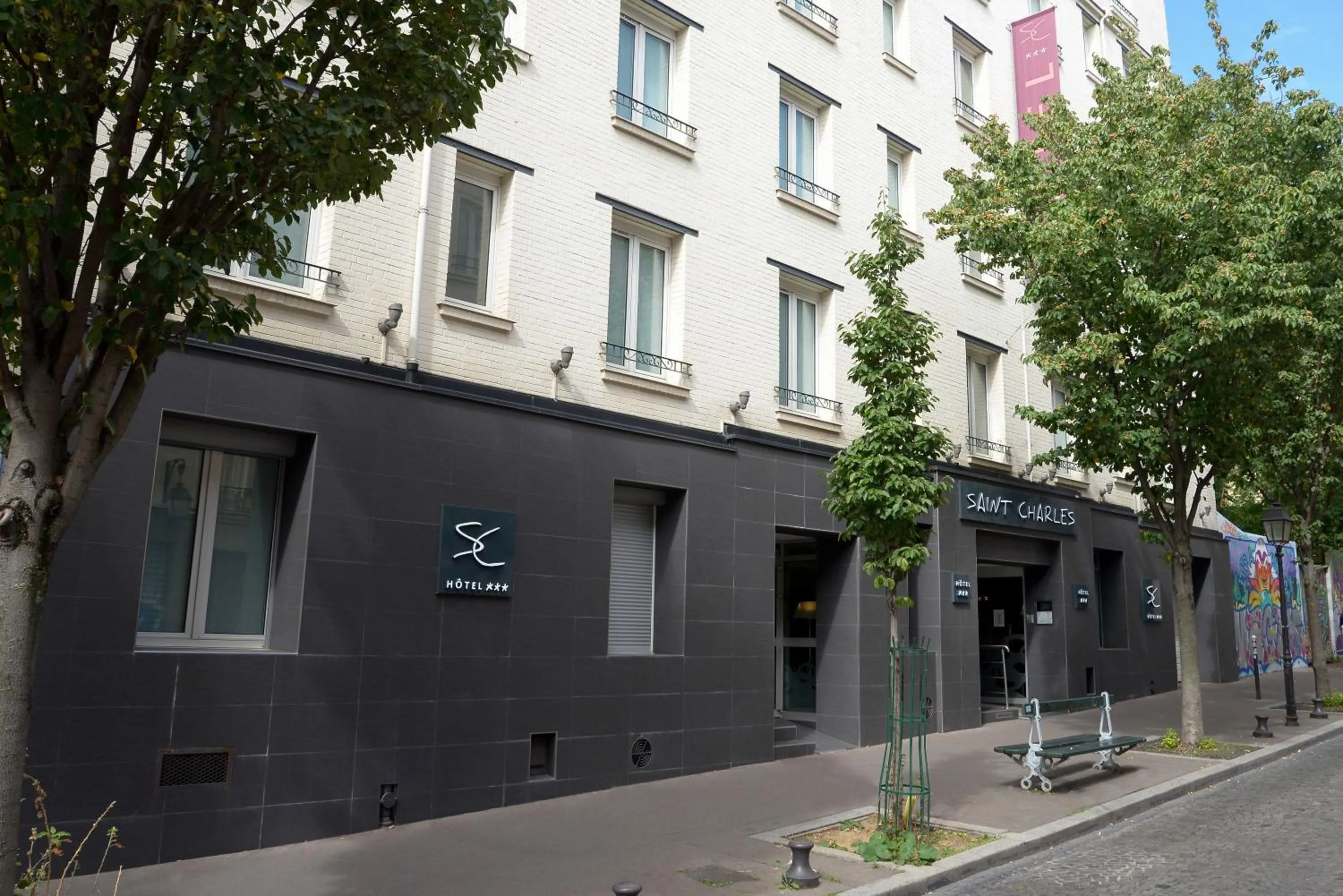 Facade/entrance in Hôtel Saint-Charles
