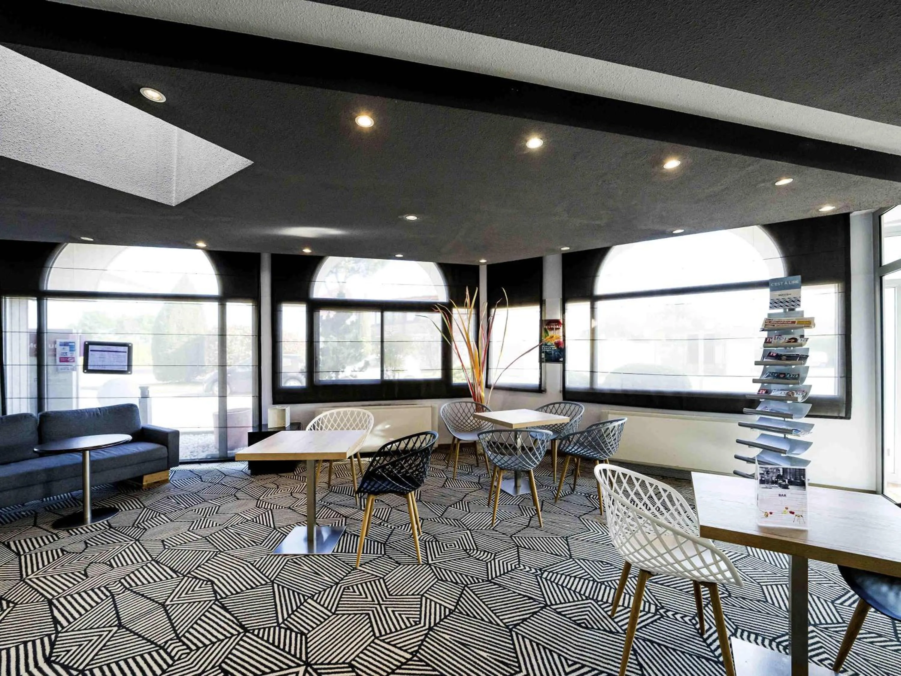 Lounge or bar in Mercure Vienne Sud Chanas