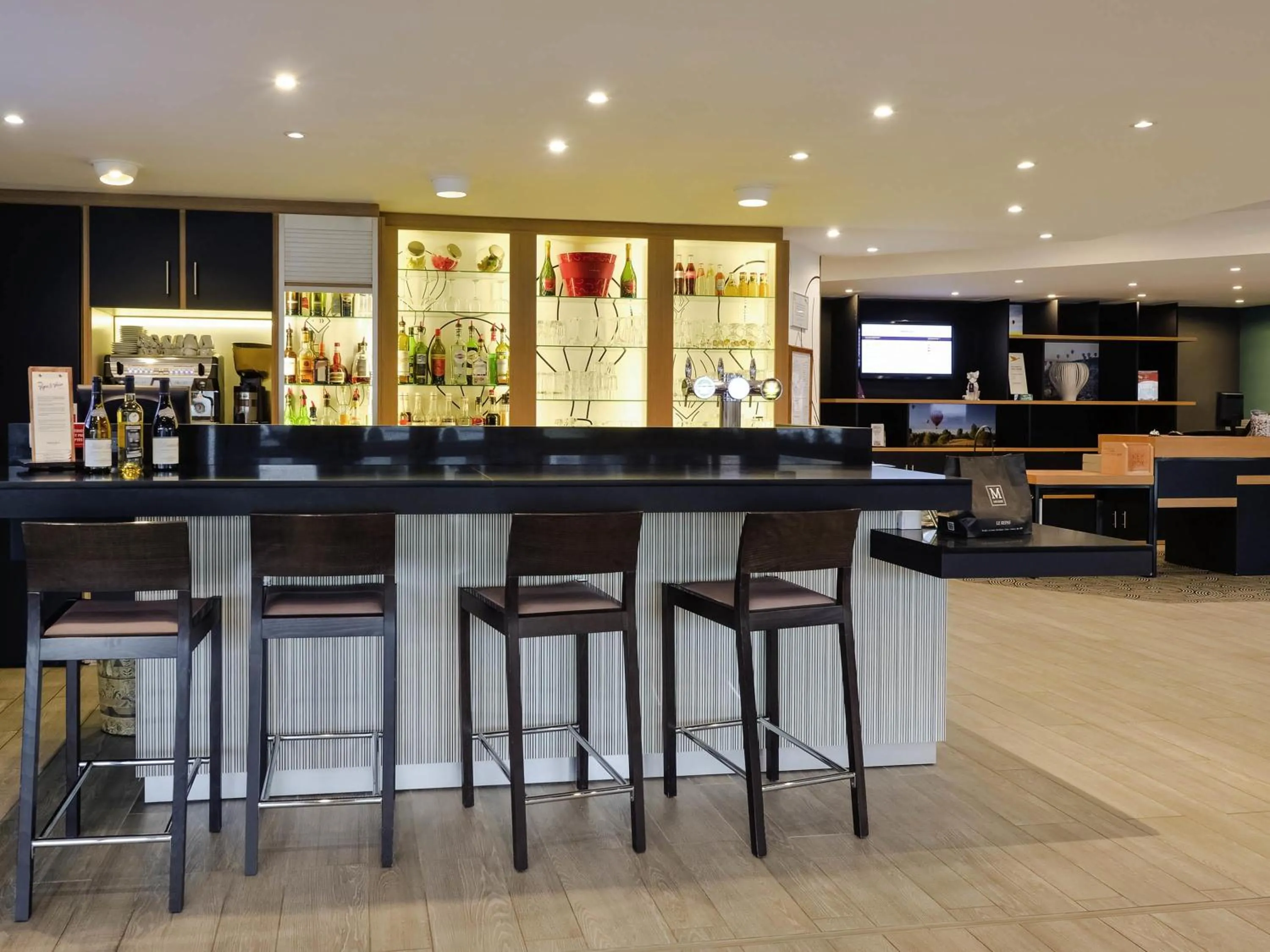 Lounge or bar in Mercure Vienne Sud Chanas