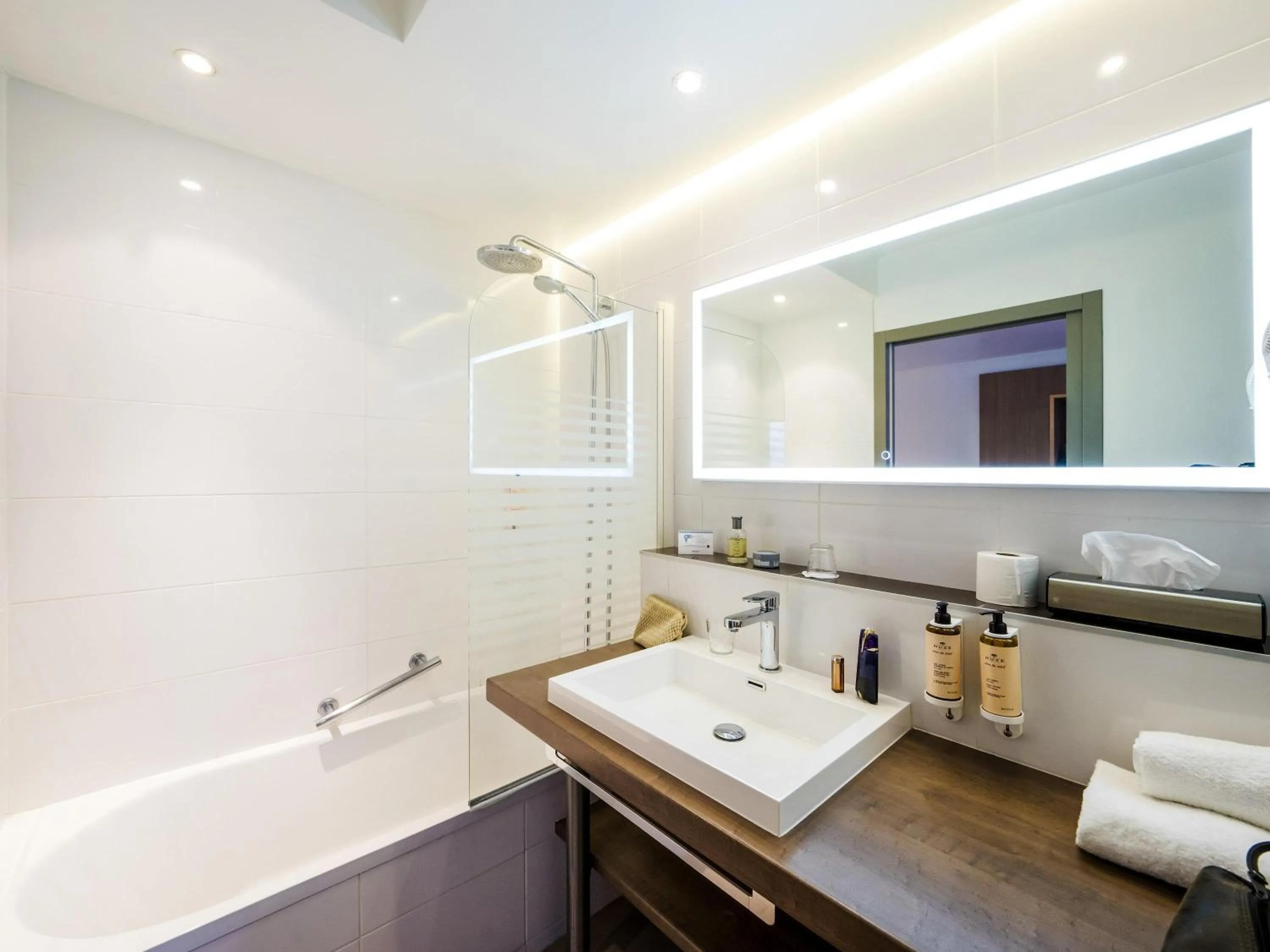 Bedroom in Mercure Vienne Sud Chanas