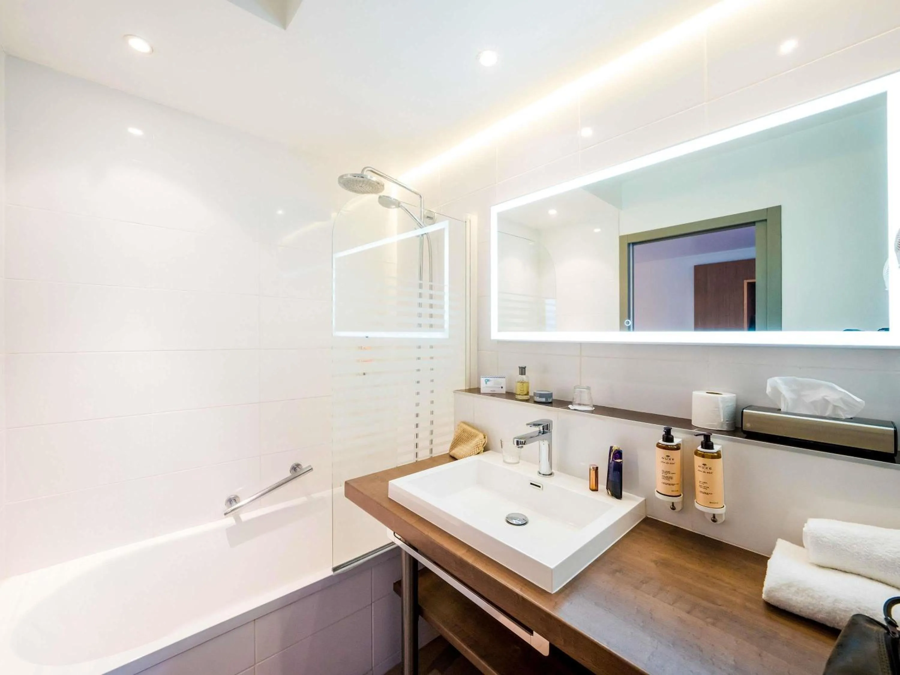 Bedroom in Mercure Vienne Sud Chanas