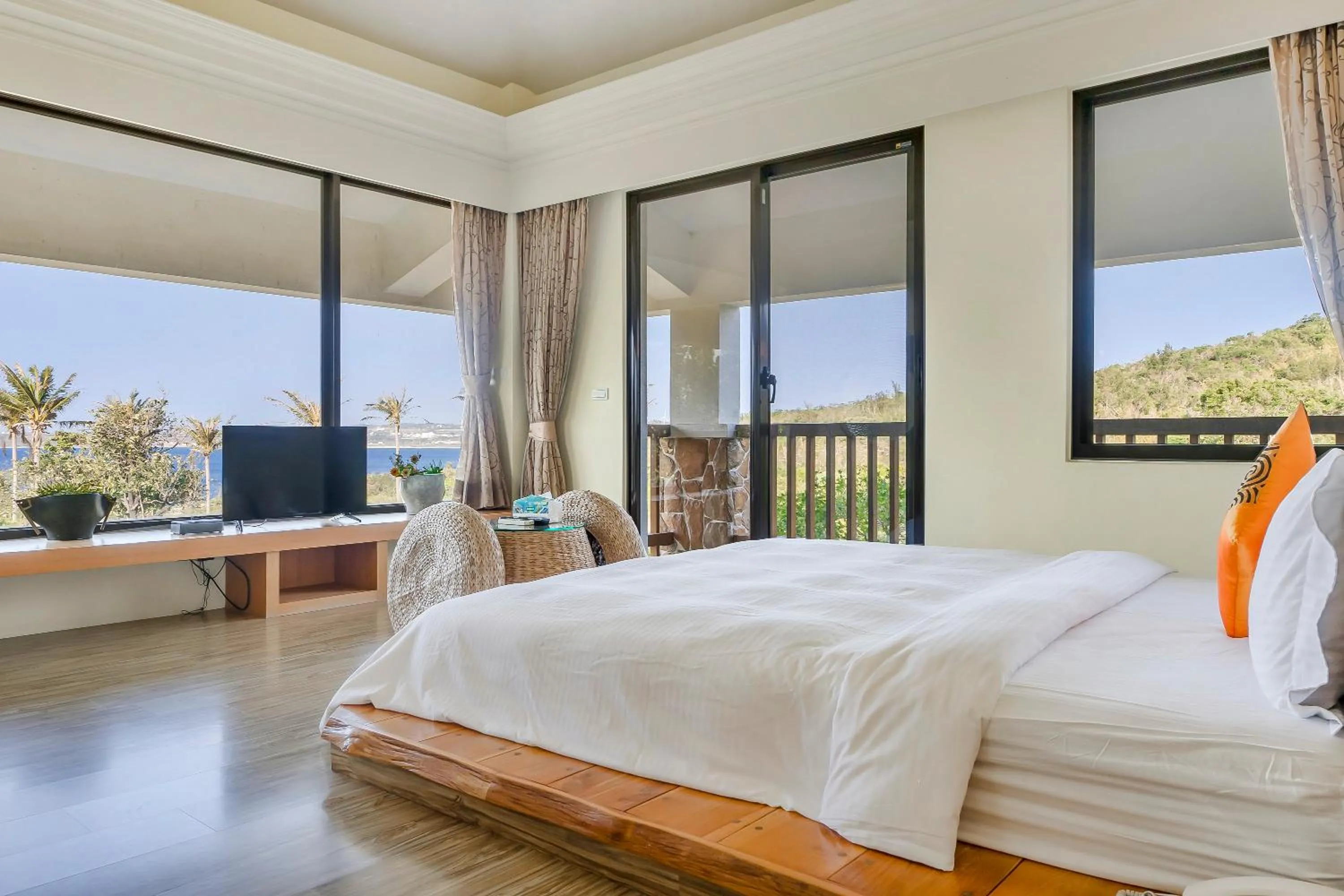 Photo of the whole room, Bed in Southern Sun Homestay North