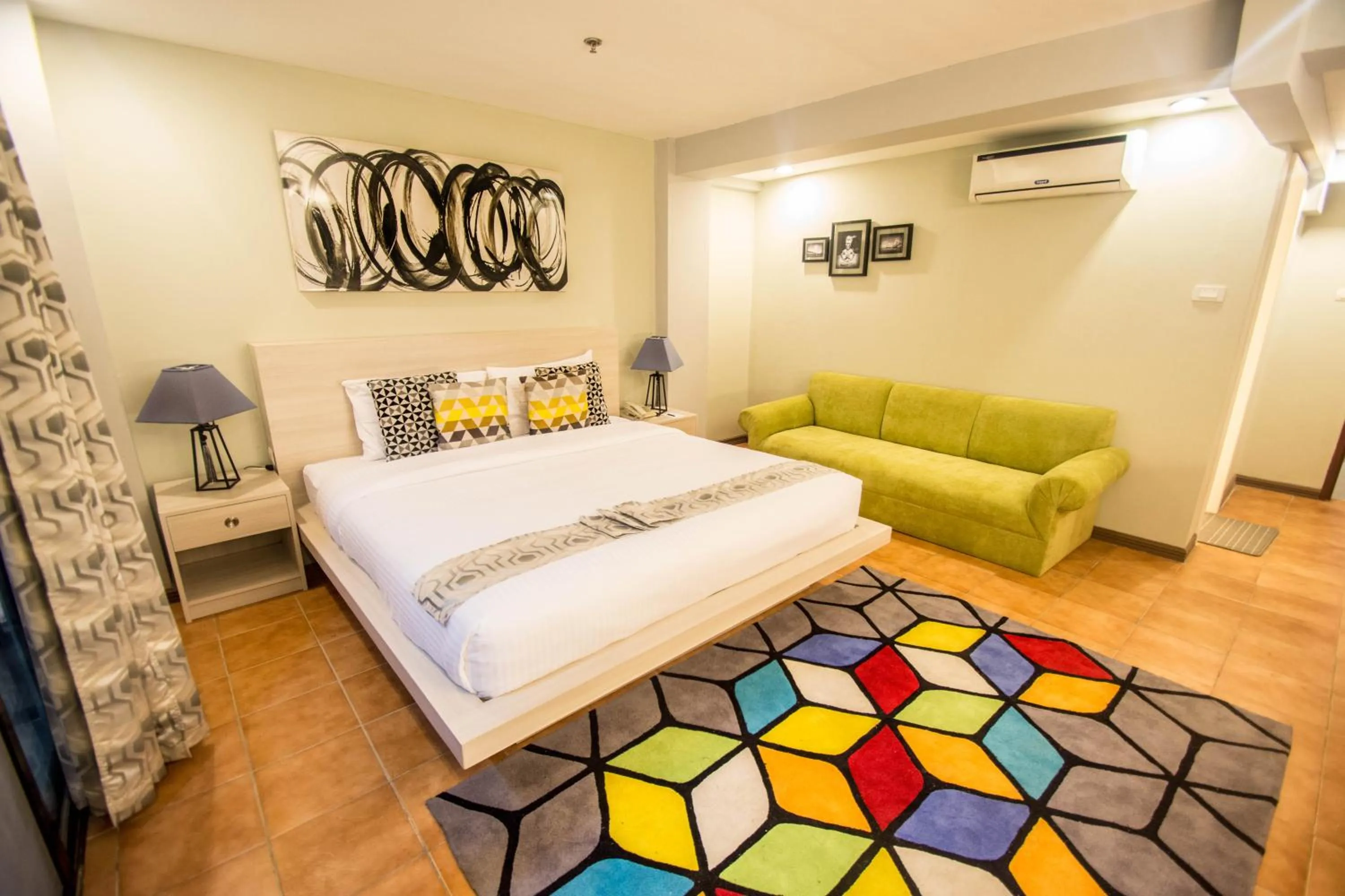 Photo of the whole room, Bed in Almont City Hotel