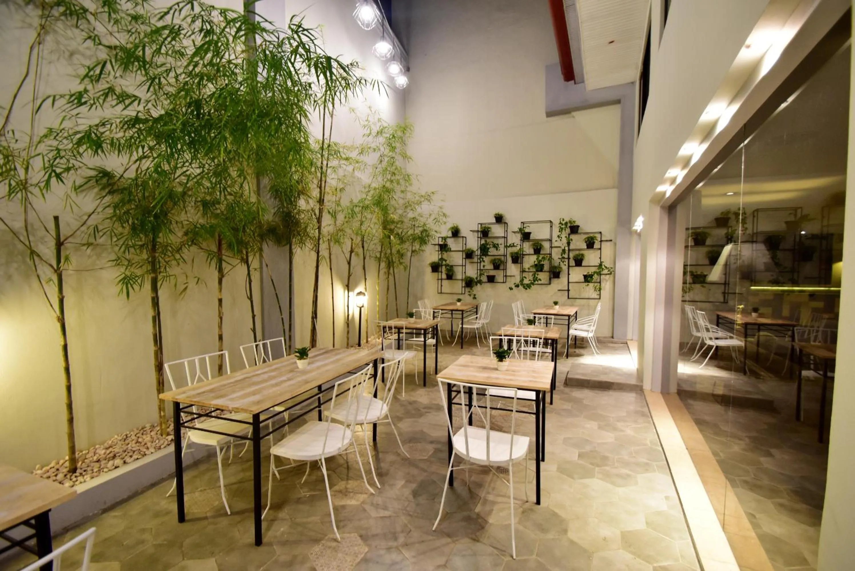 Restaurant/places to eat in Almont City Hotel