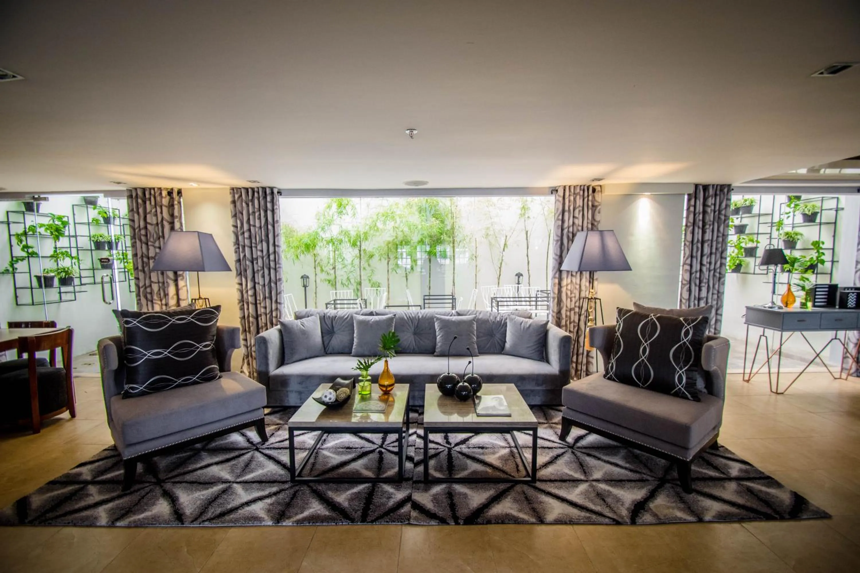 Area and facilities in Almont City Hotel