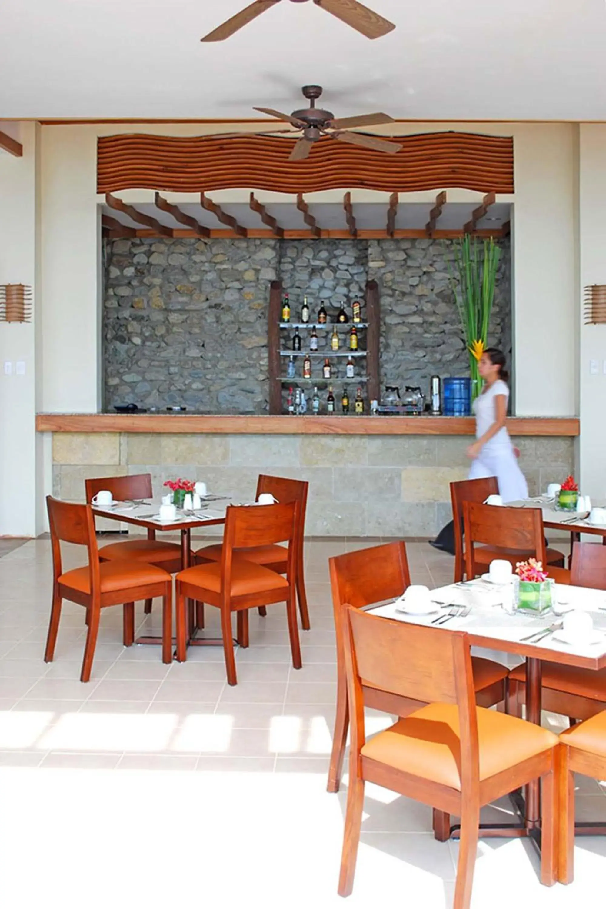 Restaurant/places to eat in Almont Beach Resort Restaurant/places to eat in Almont Beach Resort