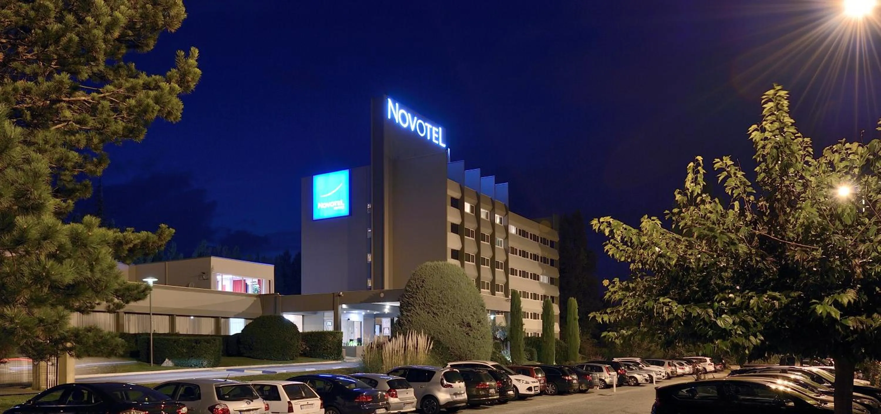 Facade/entrance in Novotel Avignon Nord