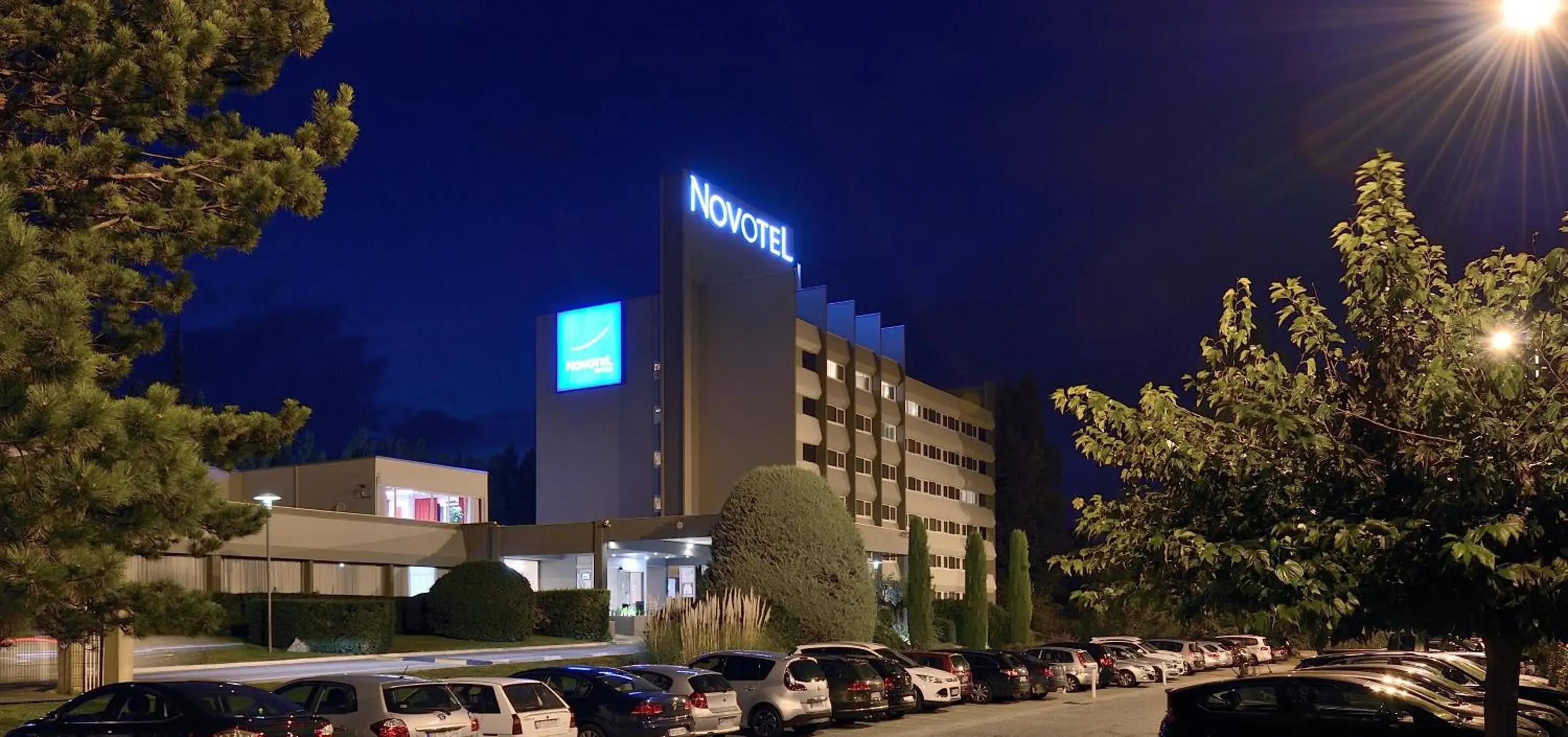 Facade/entrance in Novotel Avignon Nord Facade/entrance in Novotel Avignon Nord