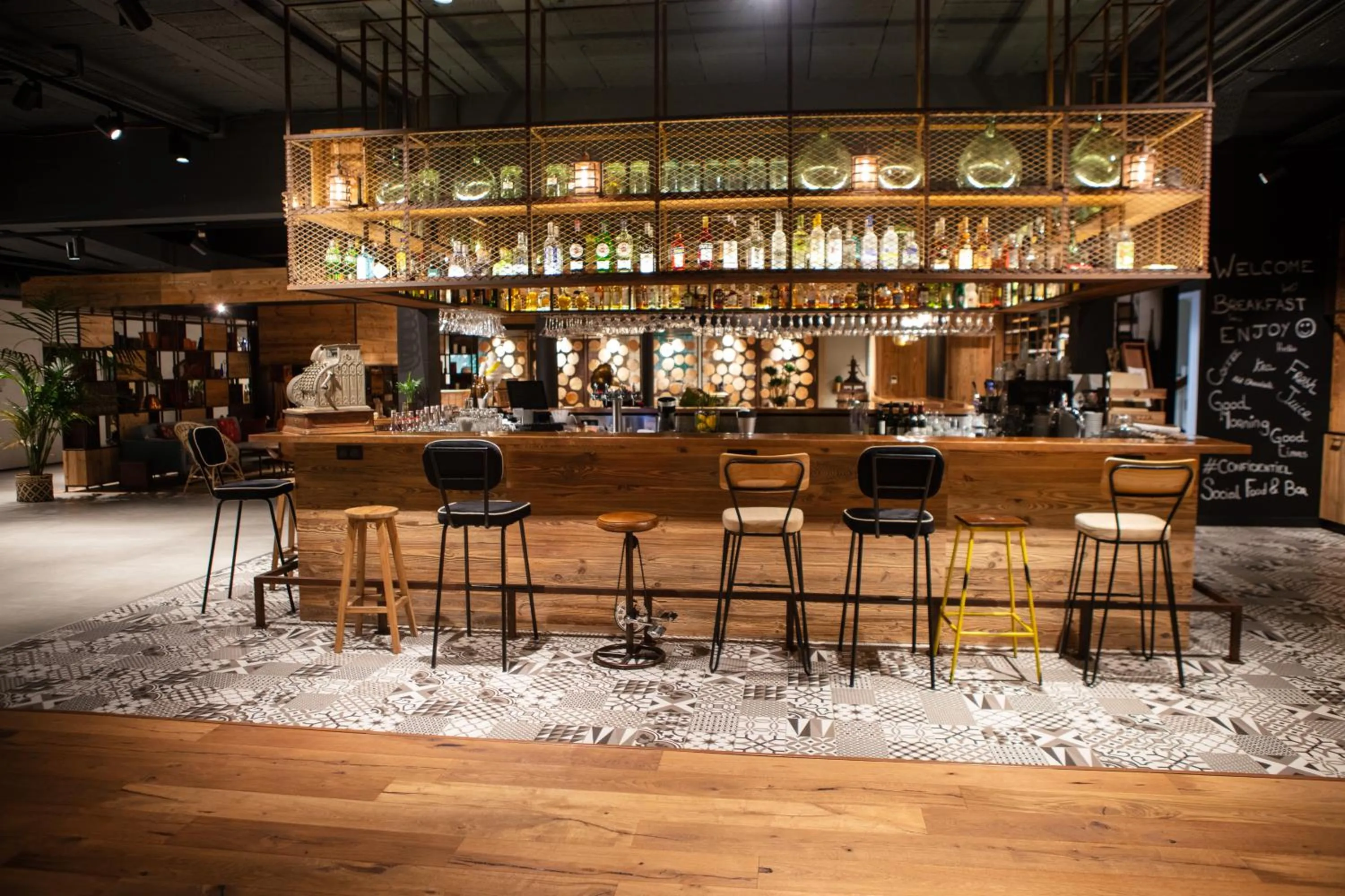 Lobby or reception in Novotel Avignon Nord