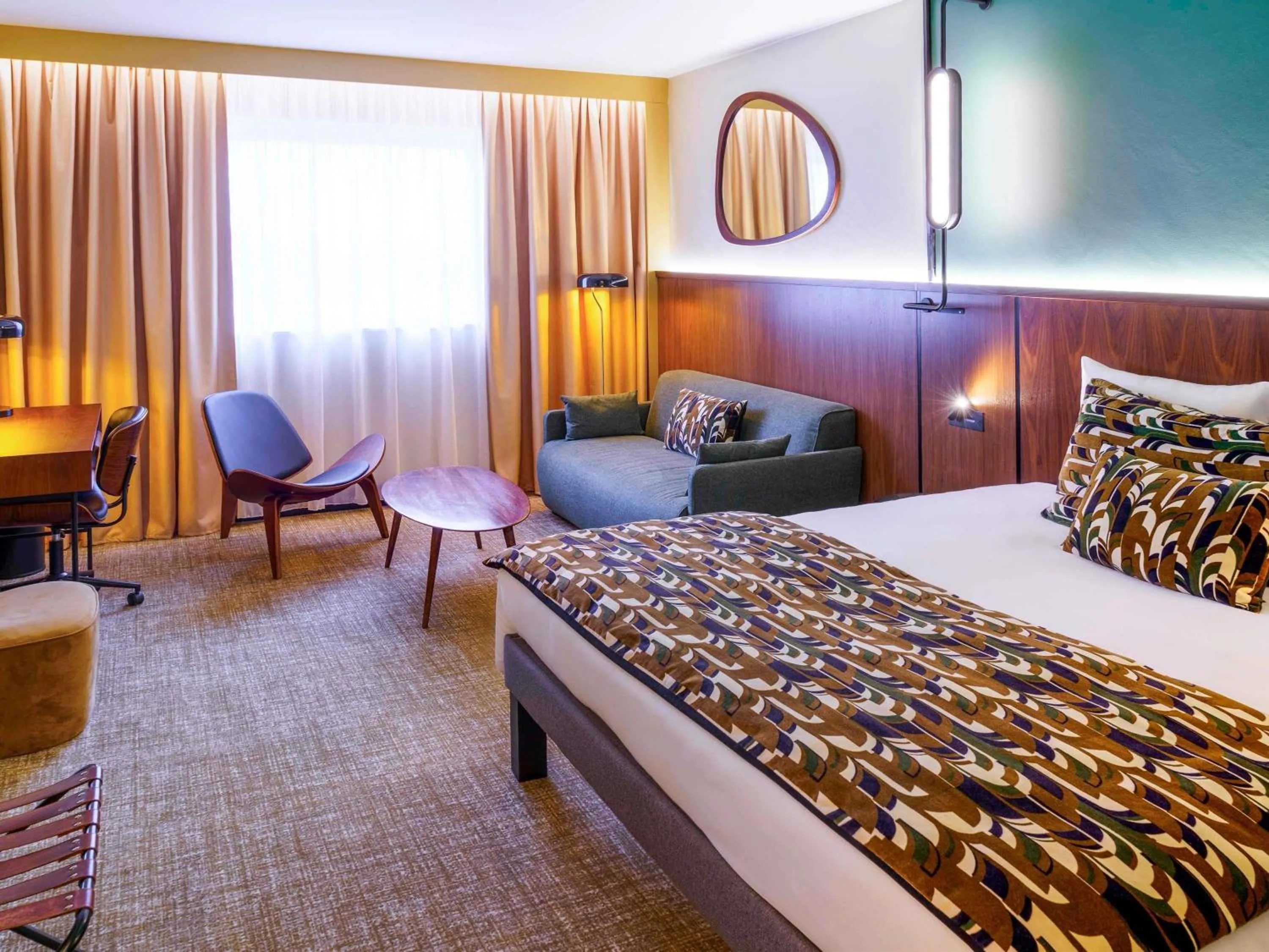 Property building, Bed in Novotel Avignon Nord