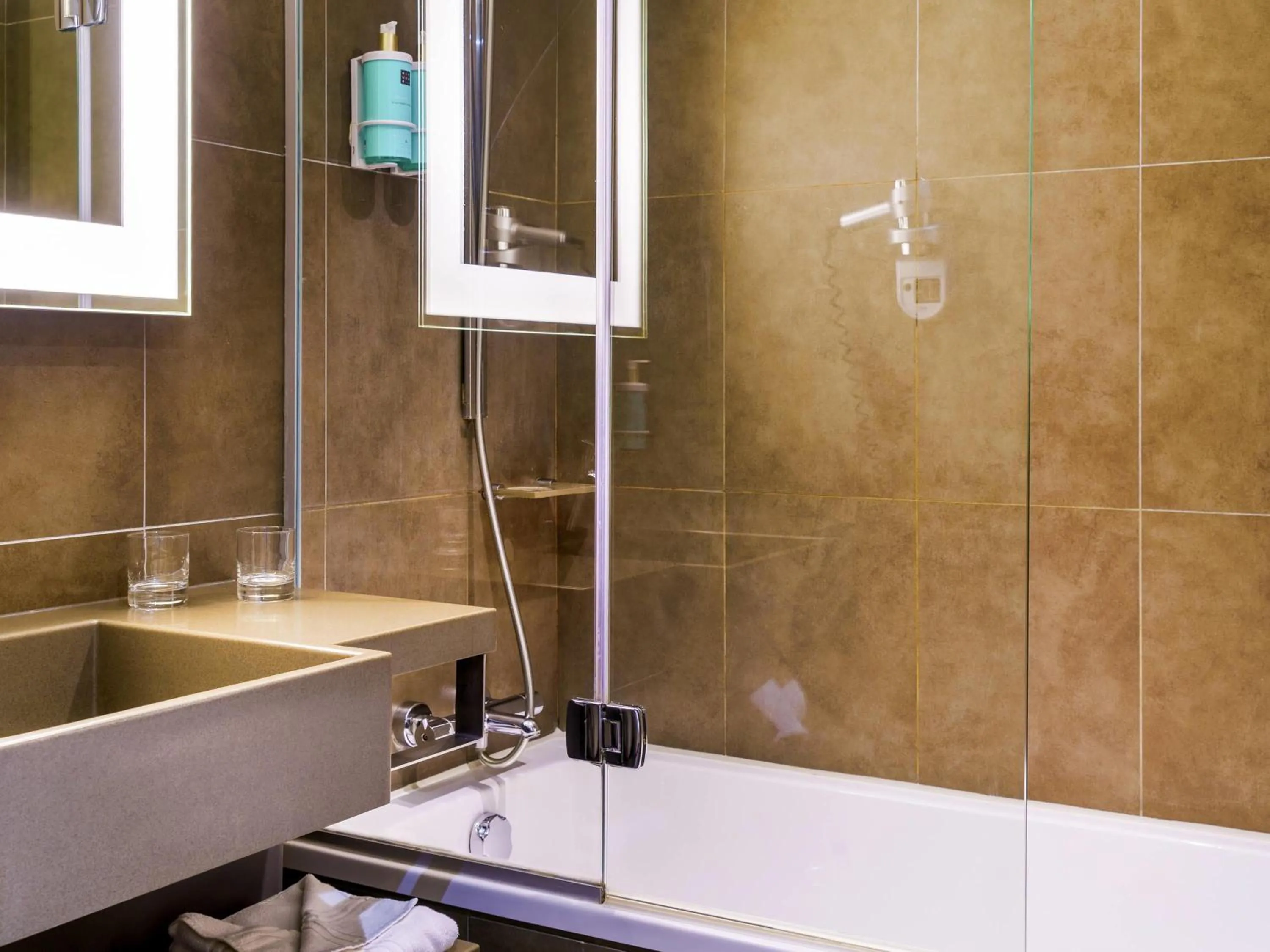 Bedroom in Novotel Avignon Nord