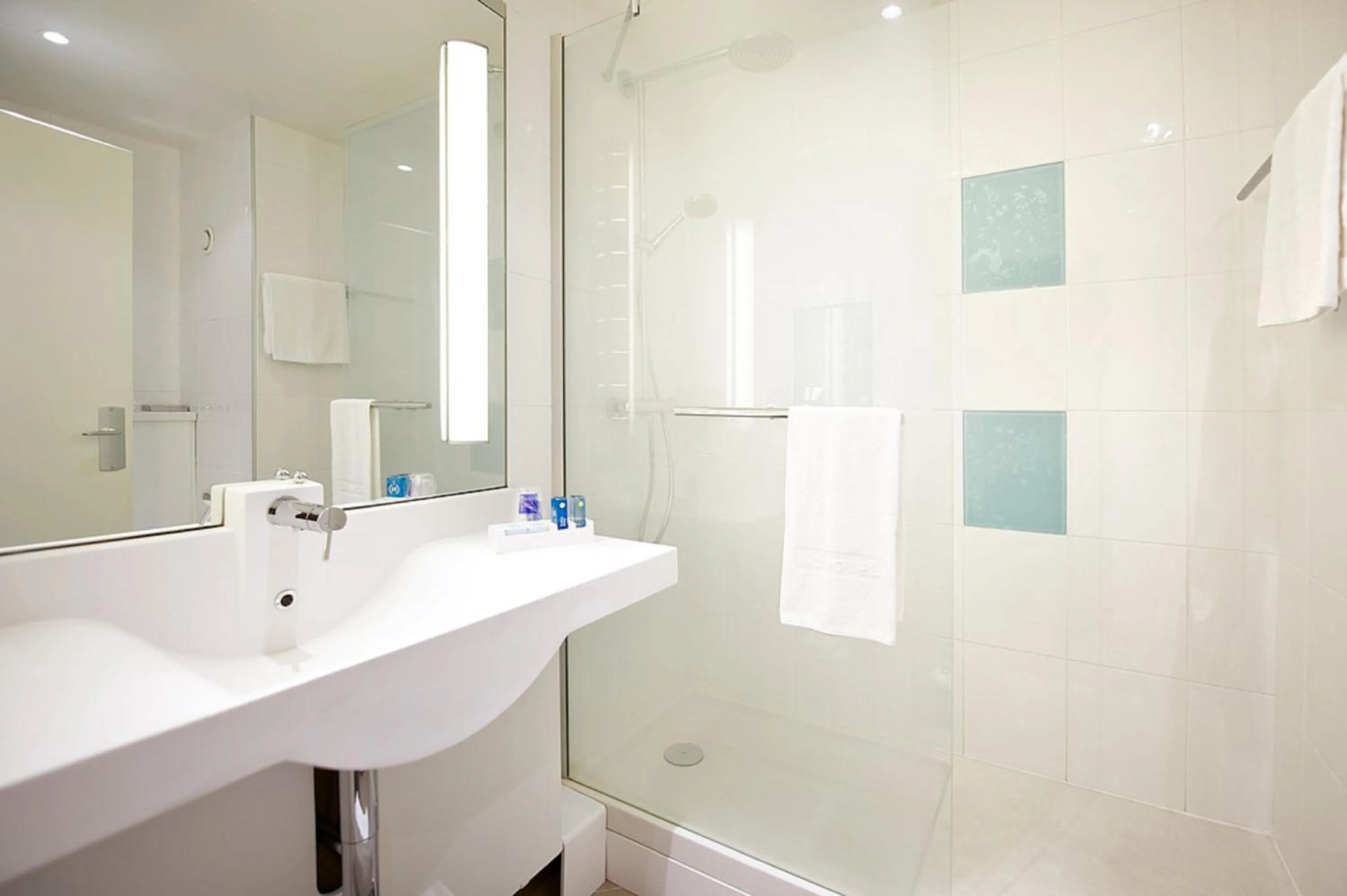 Bathroom in Novotel Avignon Nord