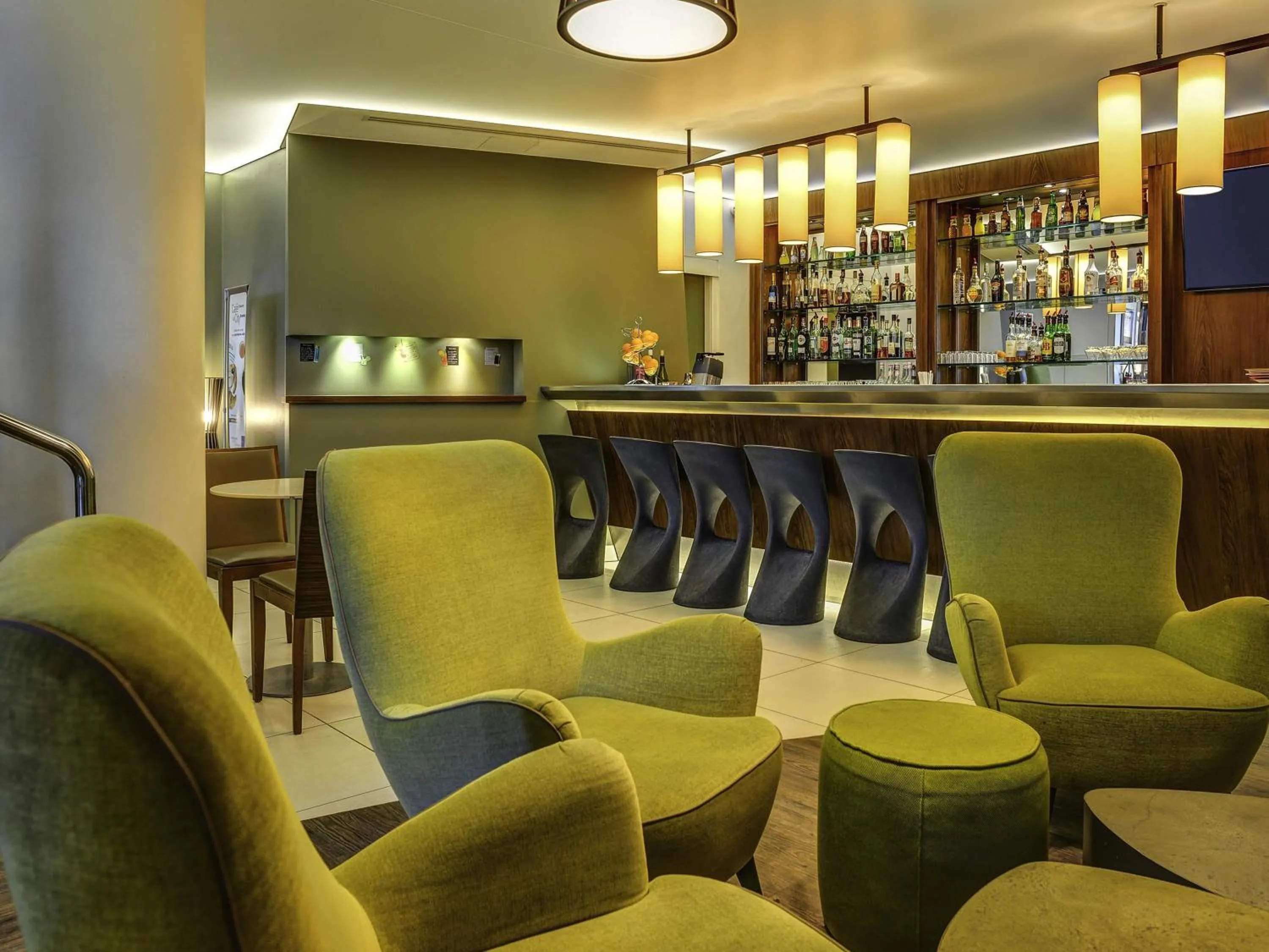 Lounge or bar in Novotel Paris 14 Porte d'Orléans