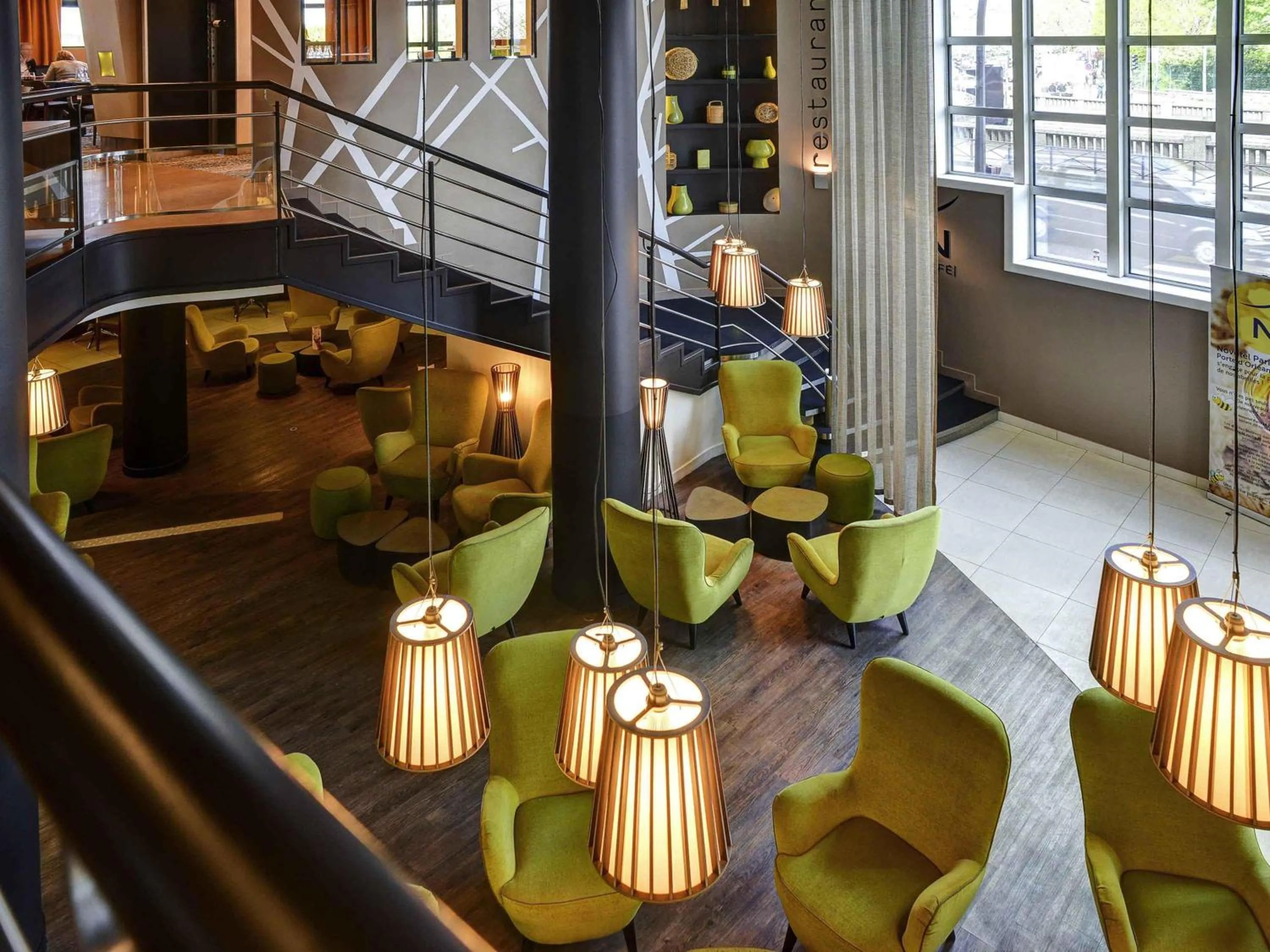 Lounge or bar in Novotel Paris 14 Porte d'Orléans