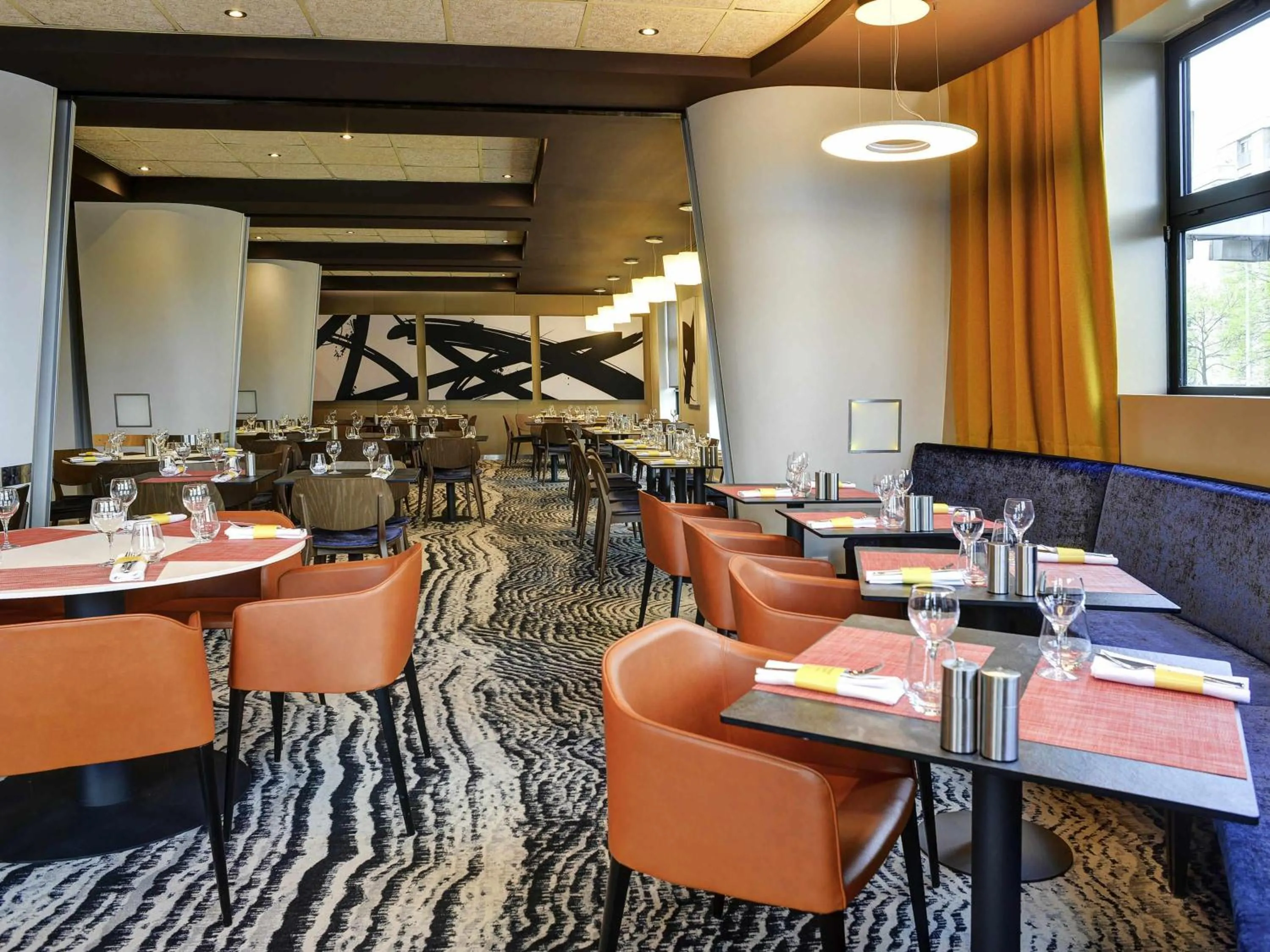 Restaurant/places to eat in Novotel Paris 14 Porte d'Orléans