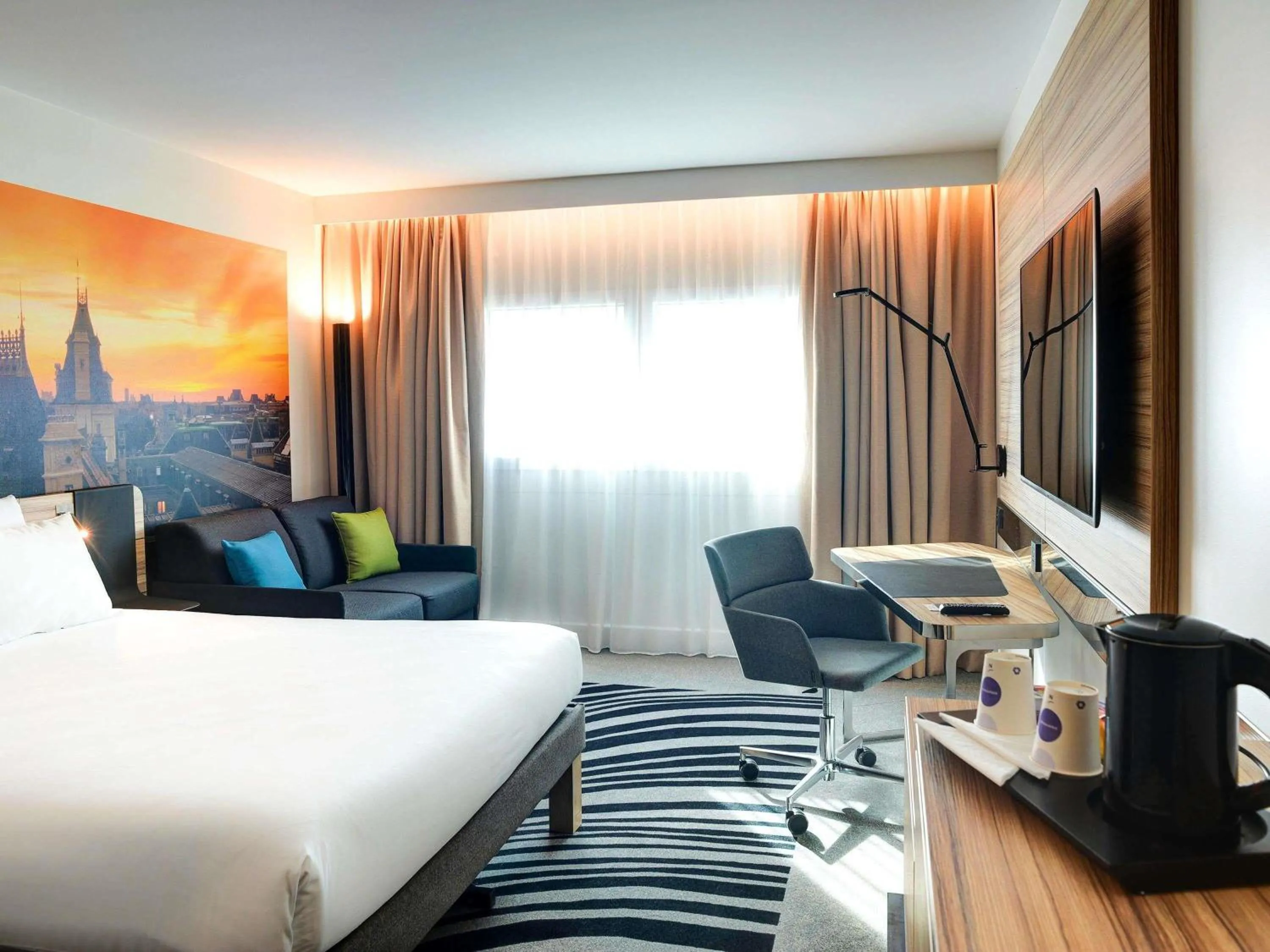 Bedroom, Bed in Novotel Paris 14 Porte d'Orléans